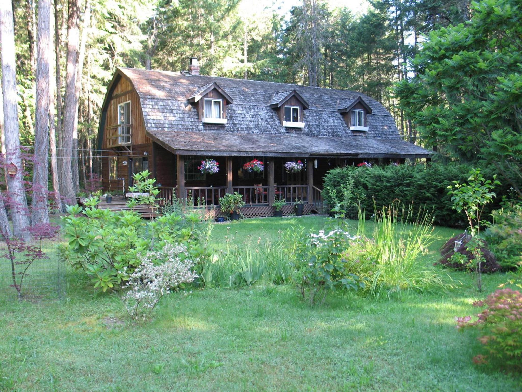 Parksville Vacations - Cedar Song BB - Property Image 7