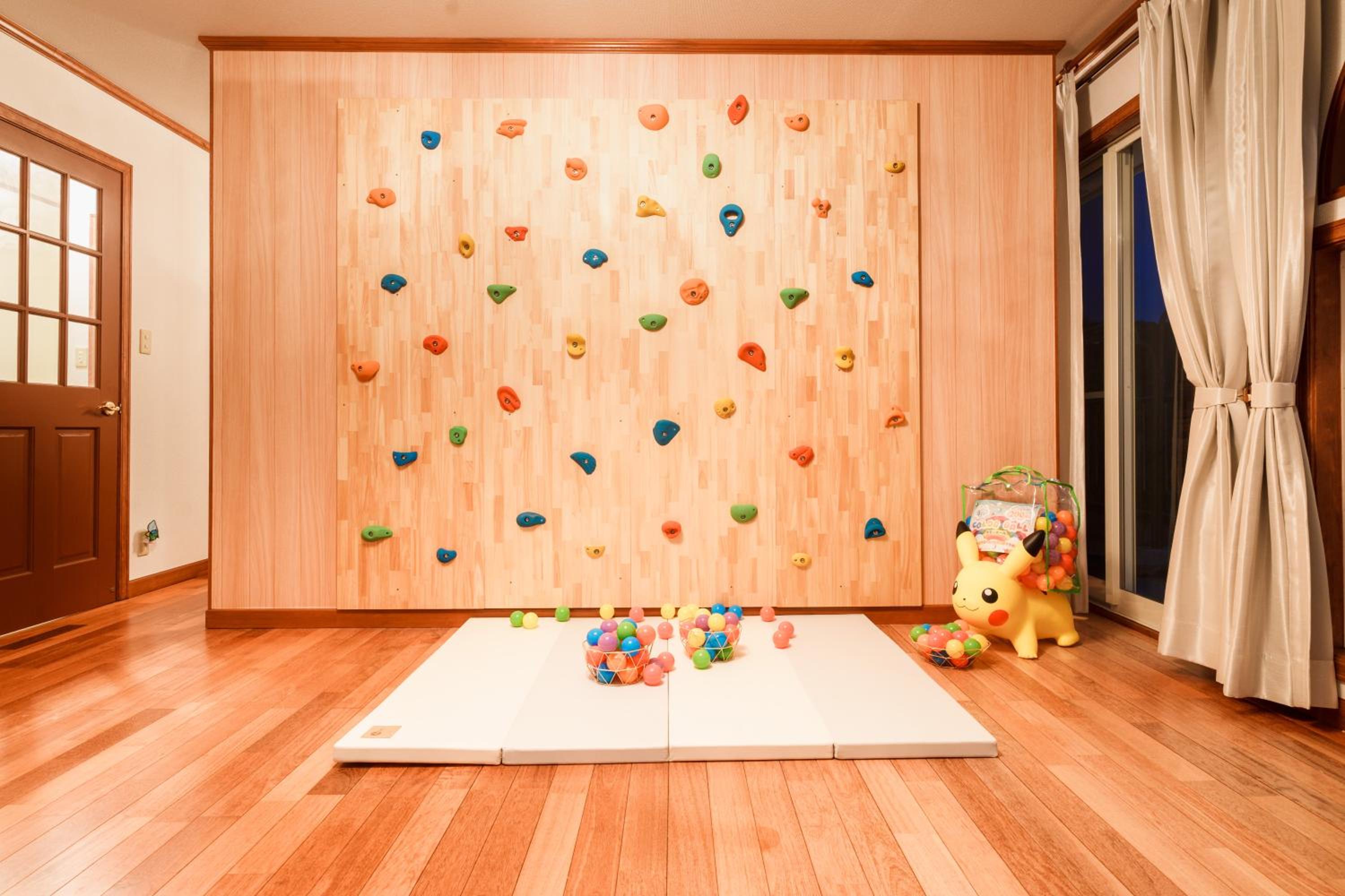 Atami No 2 - Diamond Yu view 2