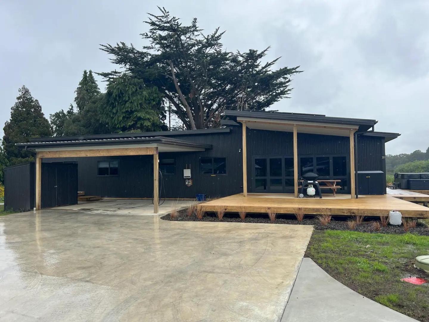 5 Bedroom, Solar on Snowmass Ohakune, Yellow Door view 2