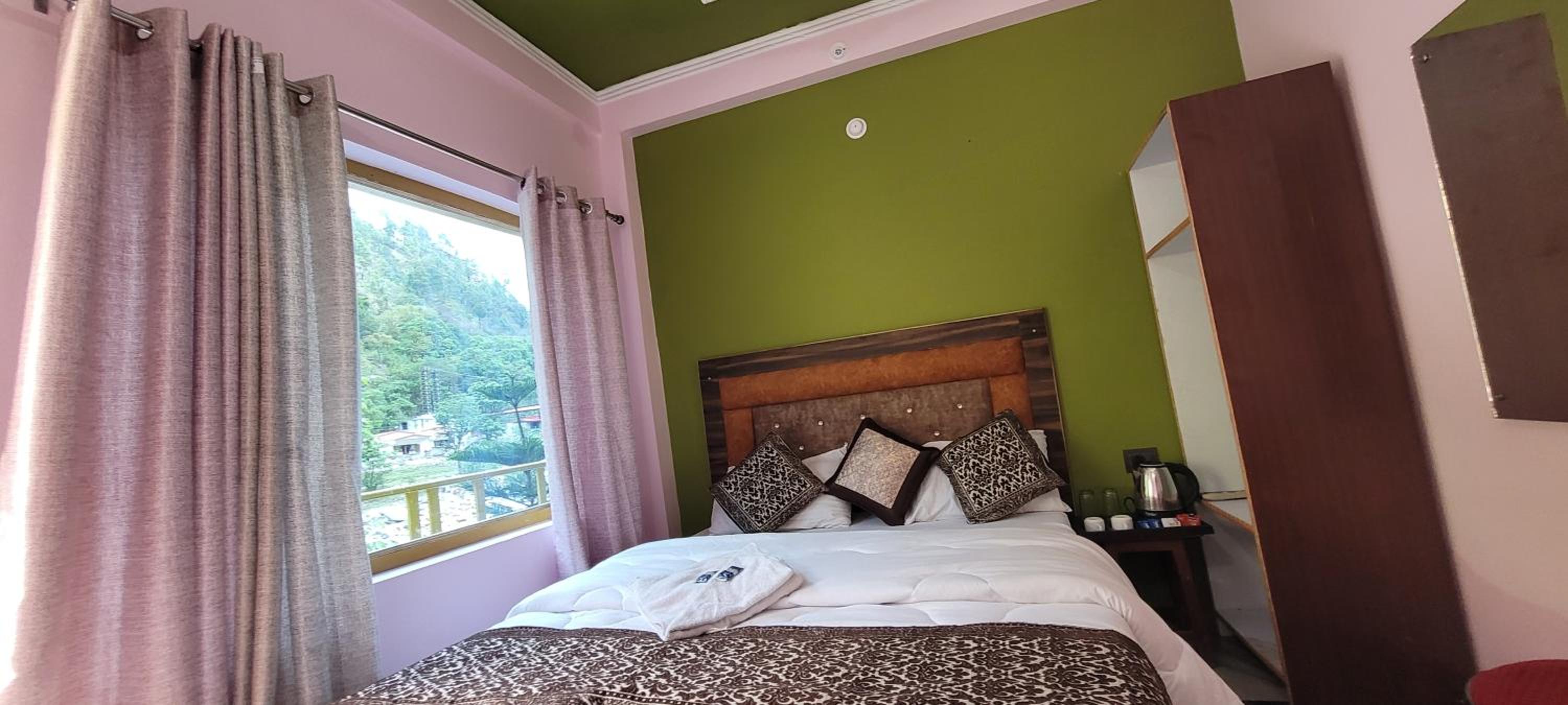 Hotel MountMemory , Barkot-Yamunotri view 2