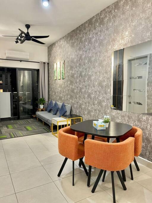 WiFi Deco Home at Manjalara Free WiFi and Parking - MSuite at Bandar Manjalara, Near to DesaPark, Arkadia, One Utama, Kepong, Sri Damansara, Kota Damansara