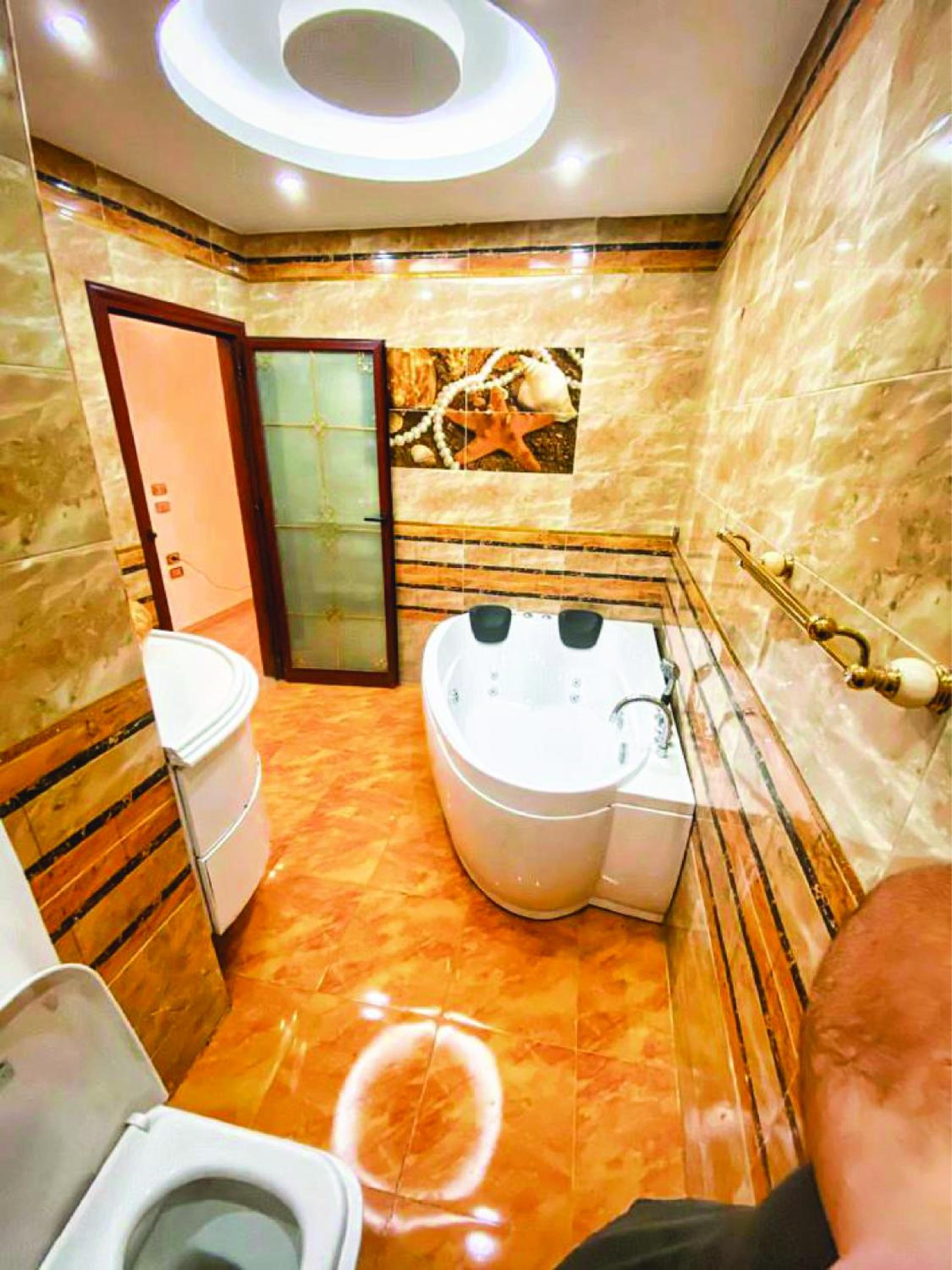 Pyramids Cleopatra Luxurious