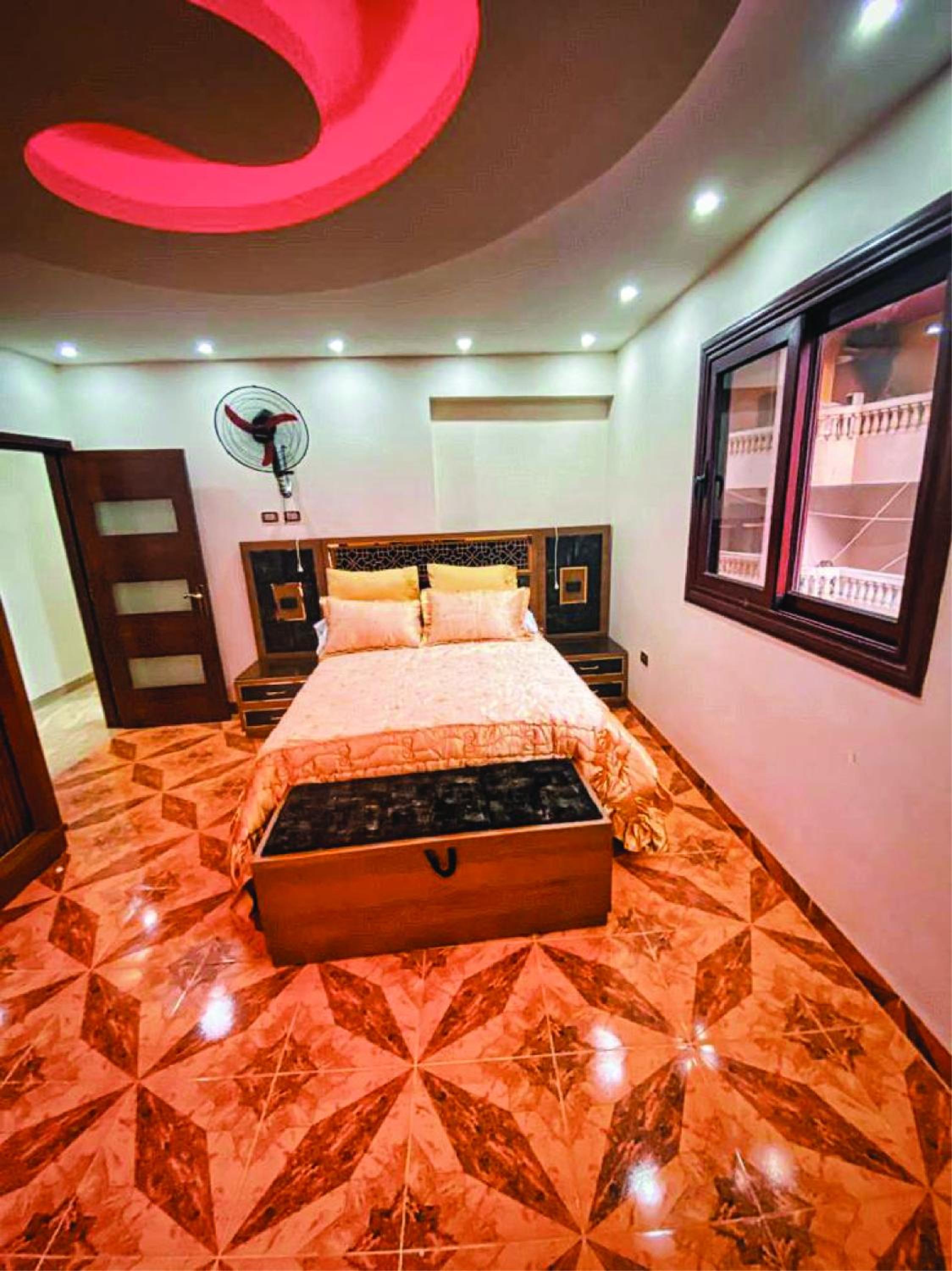 Pyramids Cleopatra Luxurious