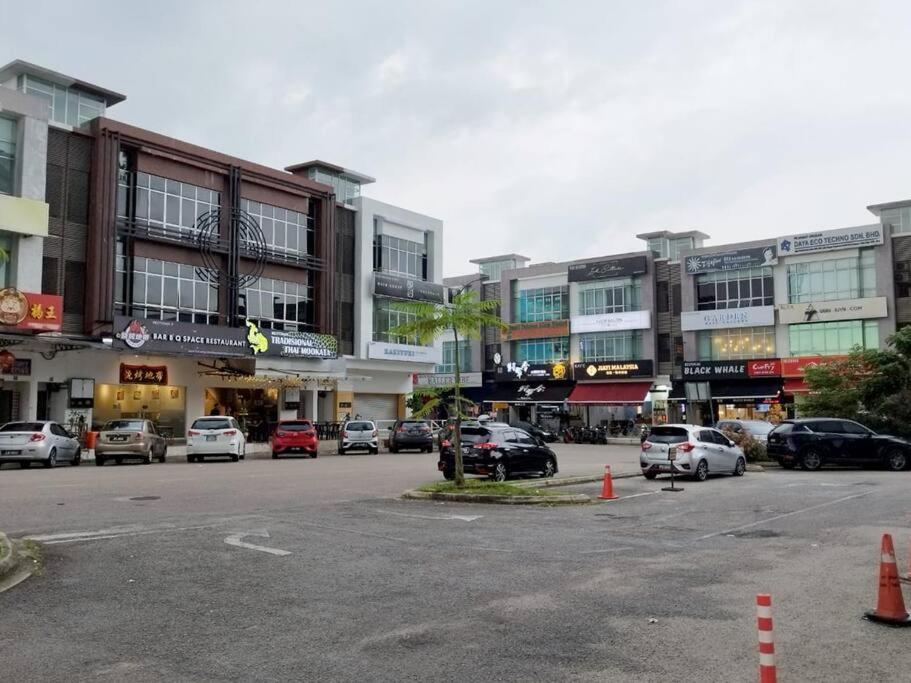 Lightly Space 1 bedroom-4pax Mount Austin Netflix-Ikea-Jusco