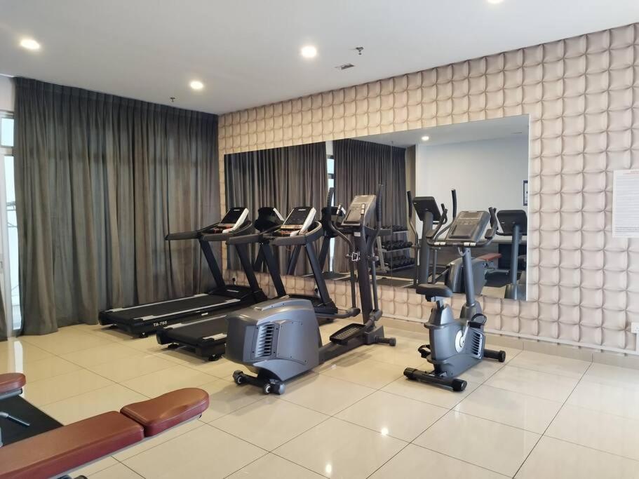 Lightly Space 1 bedroom-4pax Mount Austin Netflix-Ikea-Jusco