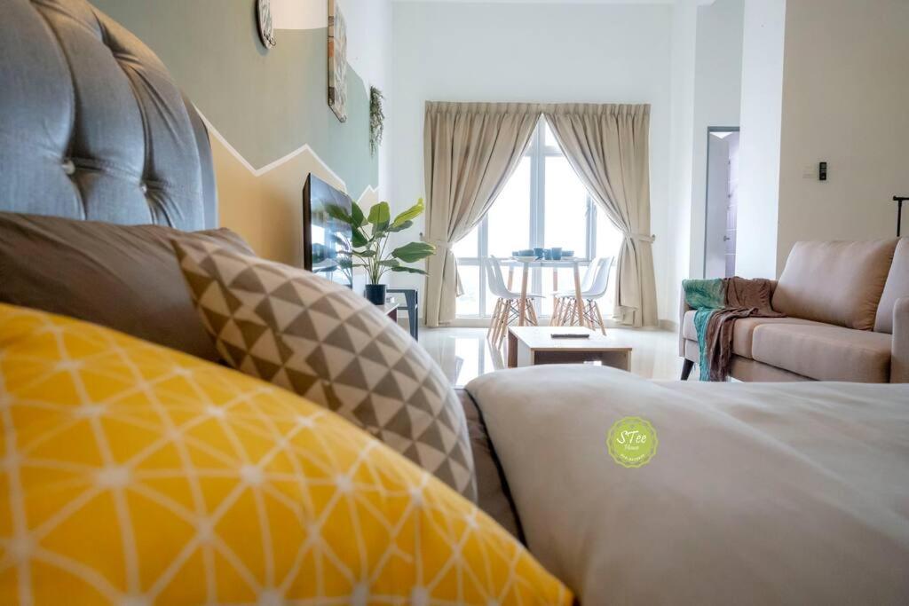 Lightly Space 1 bedroom-4pax Mount Austin Netflix-Ikea-Jusco