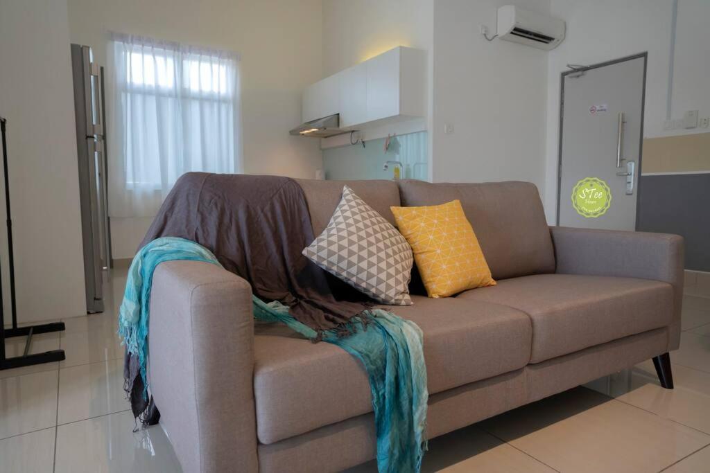 Lightly Space 1 bedroom-4pax Mount Austin Netflix-Ikea-Jusco