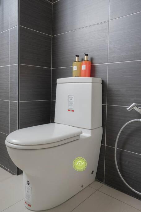 Lightly Space 1 bedroom-4pax Mount Austin Netflix-Ikea-Jusco