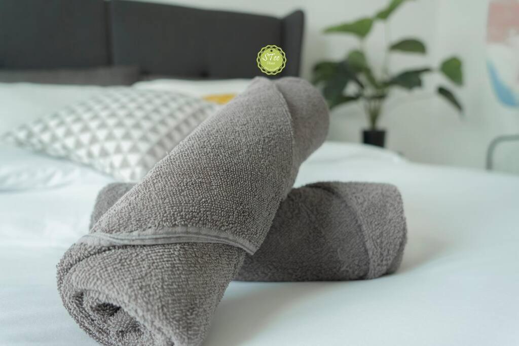 Lightly Space 1 bedroom-4pax Mount Austin Netflix-Ikea-Jusco