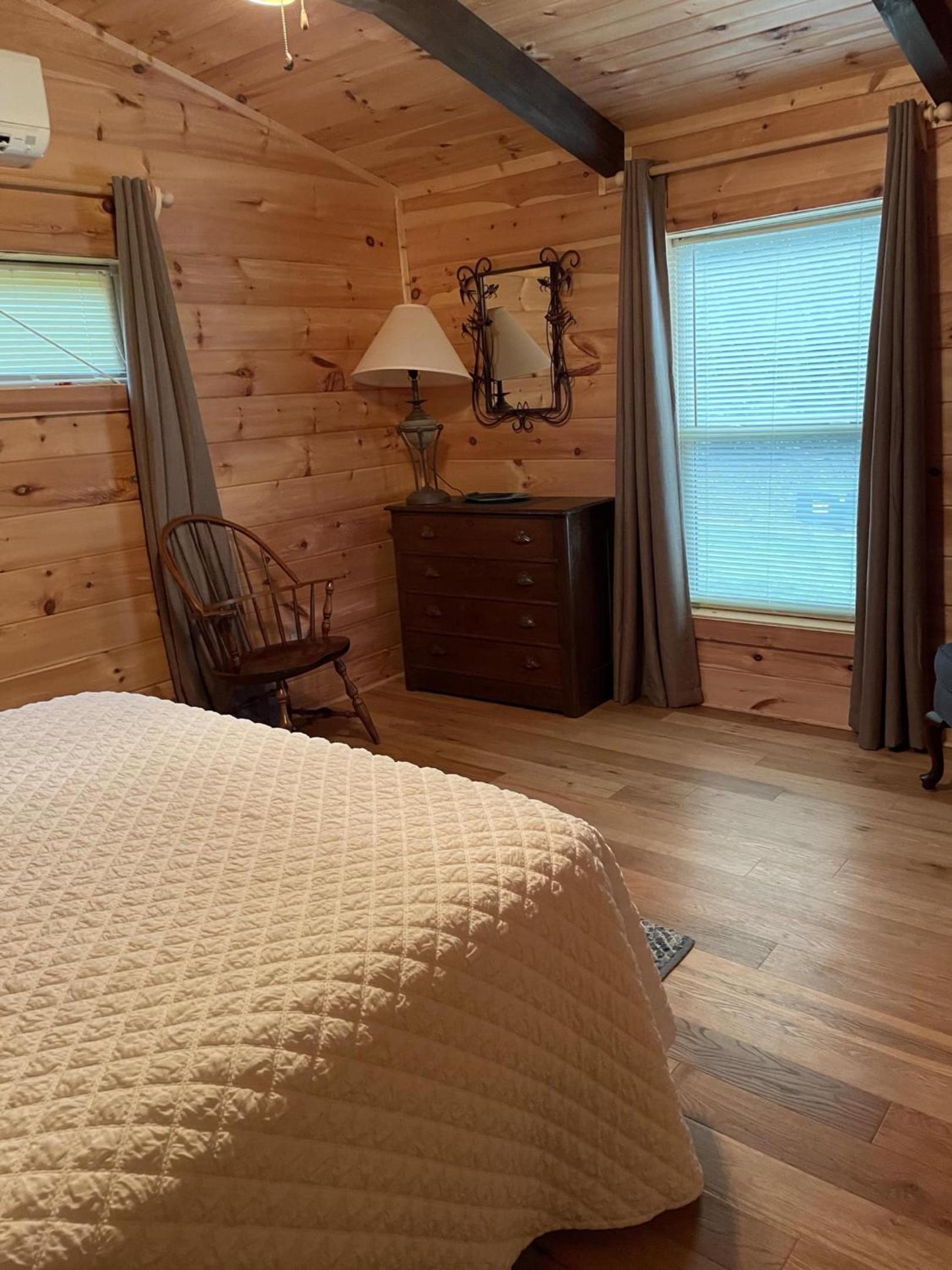 Pet Friendly, Peaceful Cabin Near Wineries, - Property Image 5