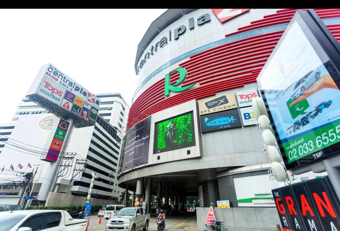 Internet celebrity train night market swimming pool free WiFi mrt 100m