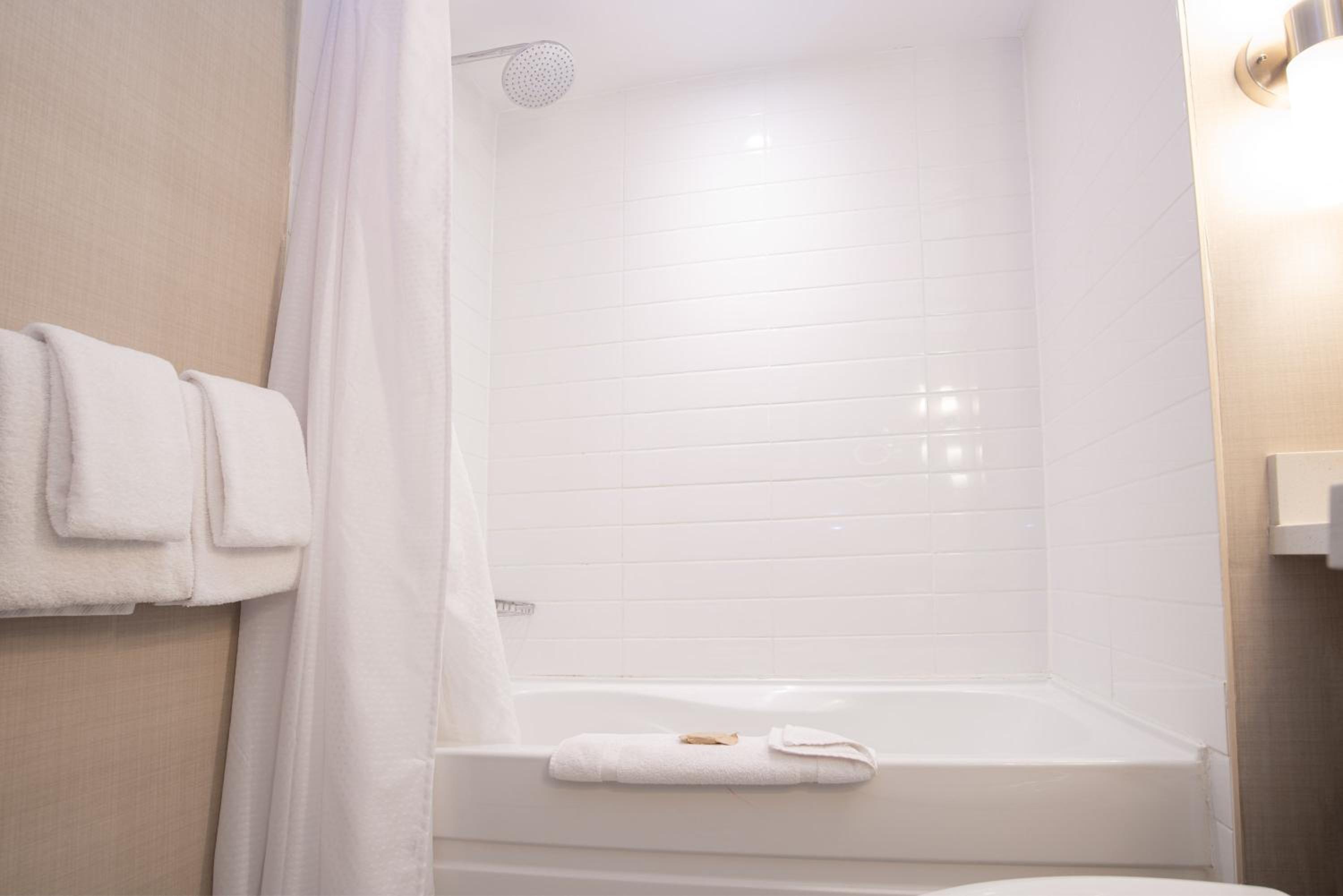 Sandman Hotel Oakville - Property Image 20