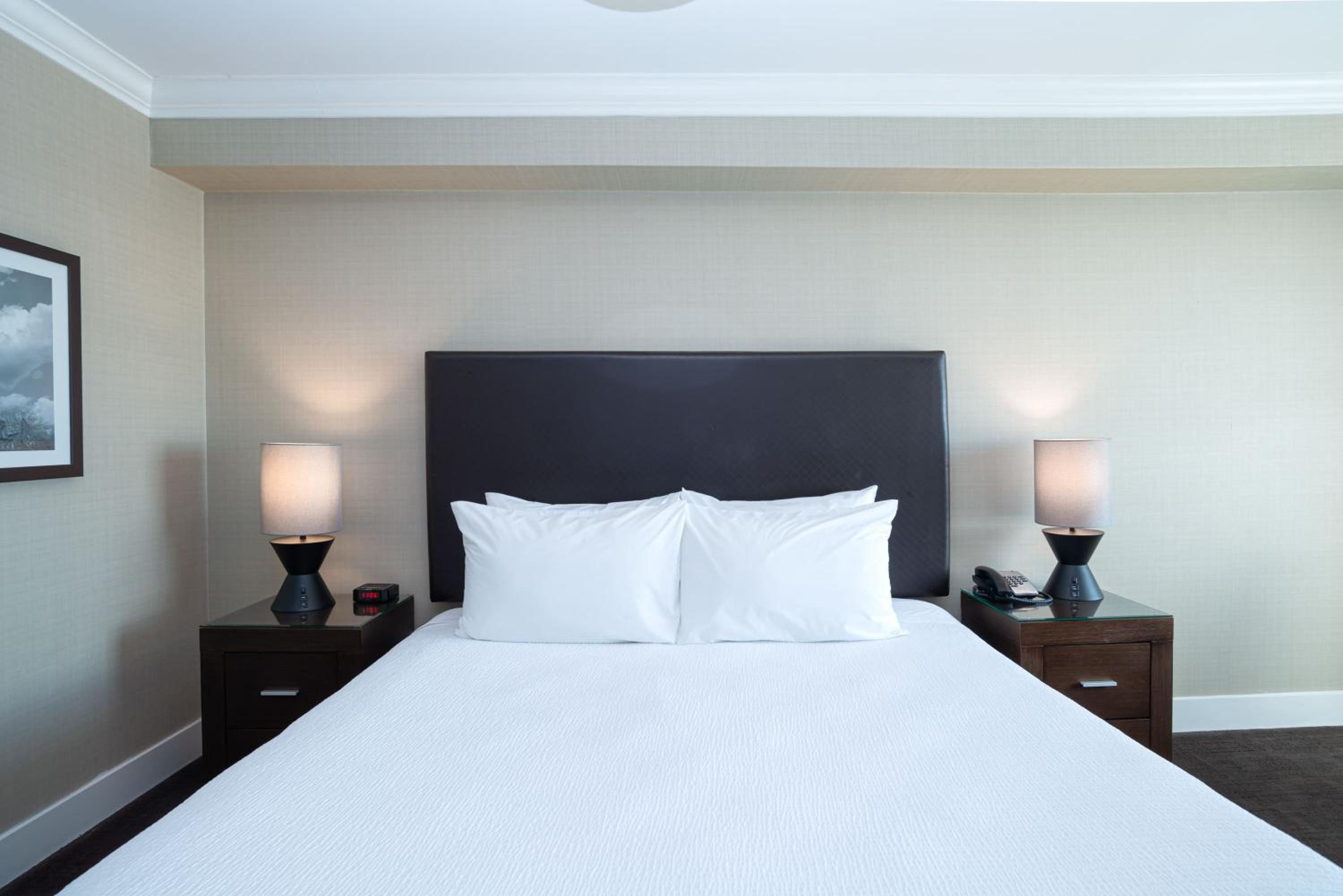 Sandman Hotel Oakville - Property Image 14