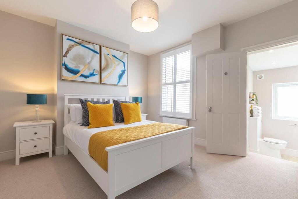 Stunning 5 Bed Regency Home view 5