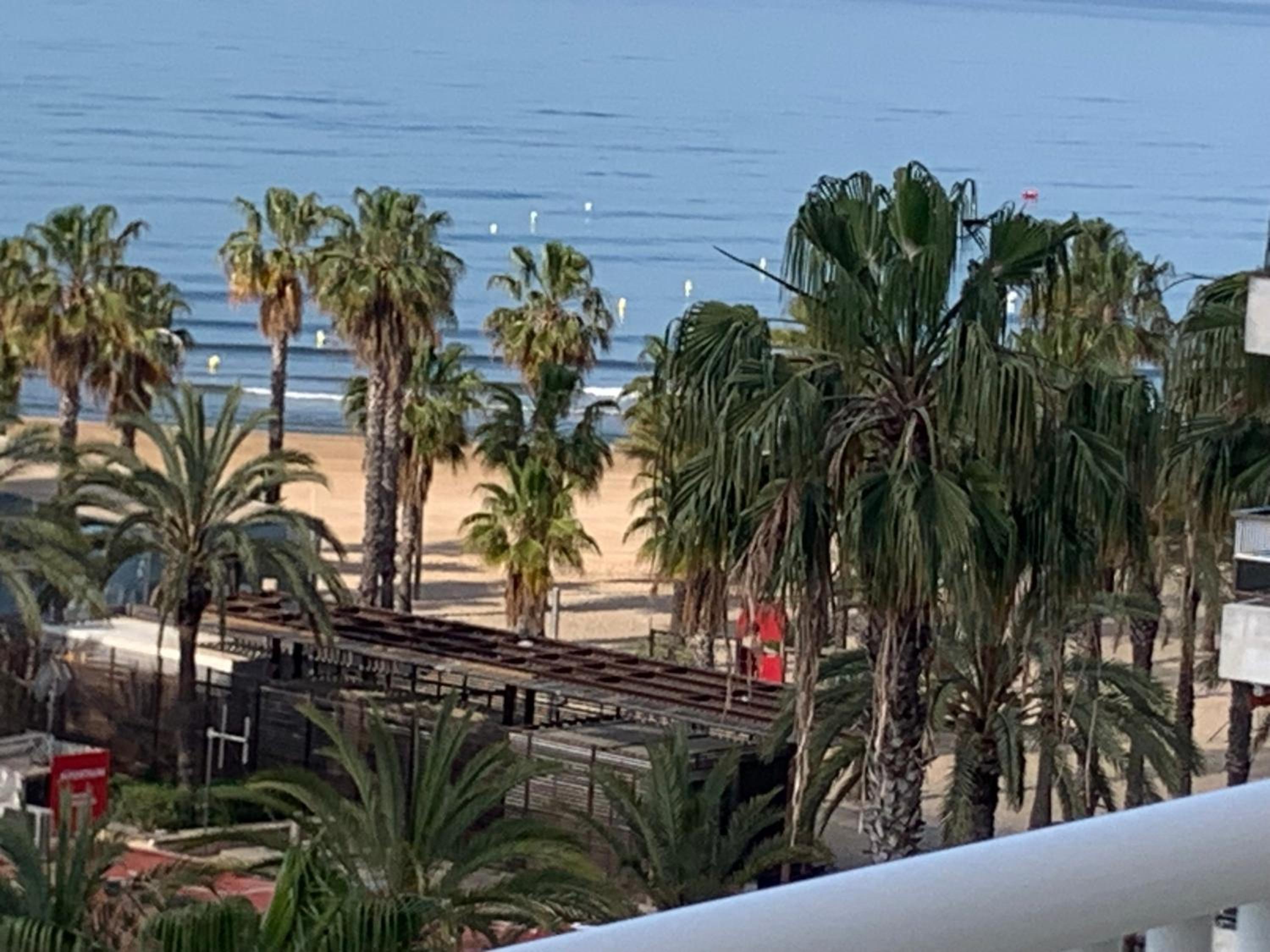 ATICO PLANAS céntrico frente mar photo 2