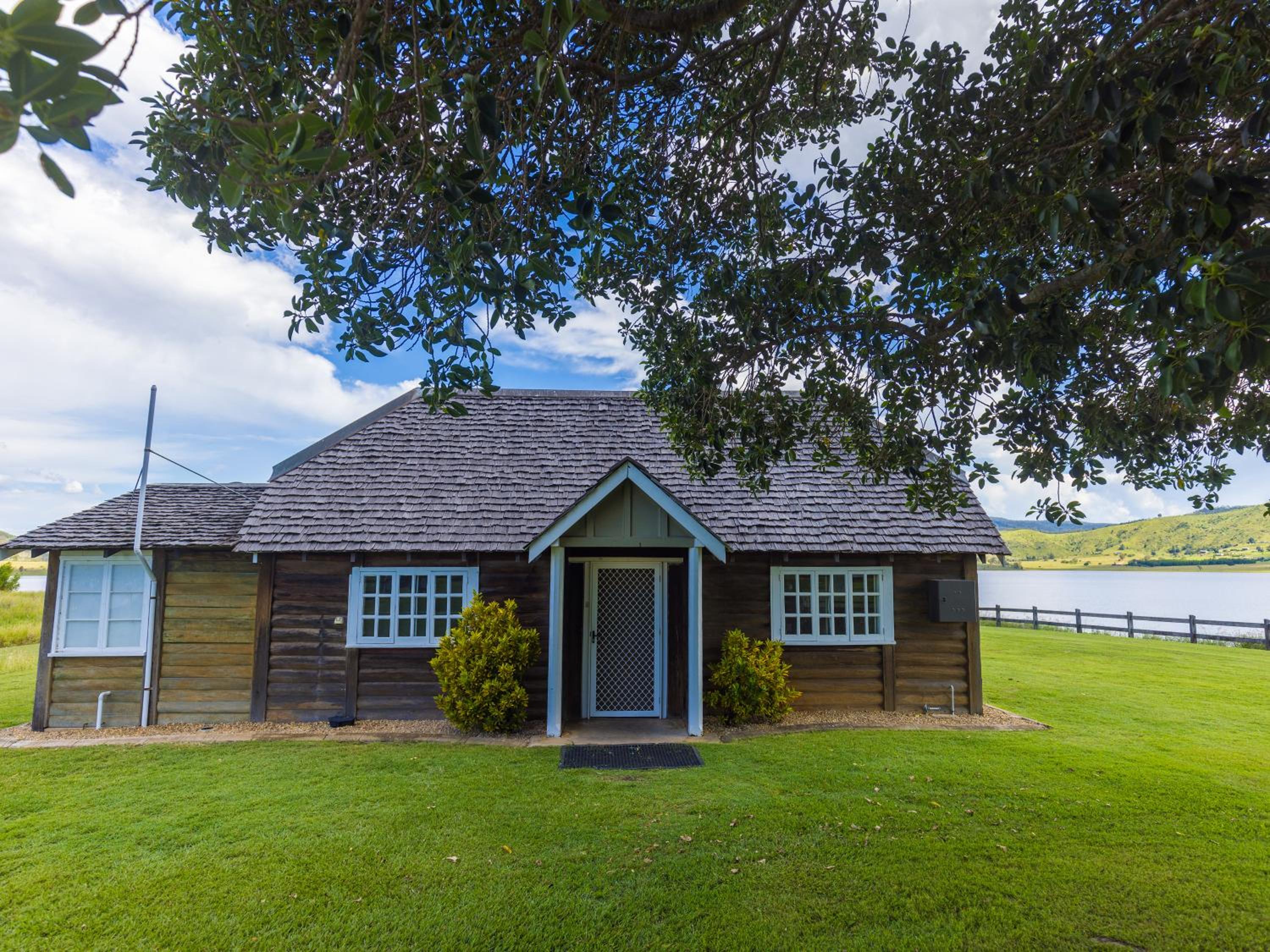 NRMA Lake Somerset Holiday Park