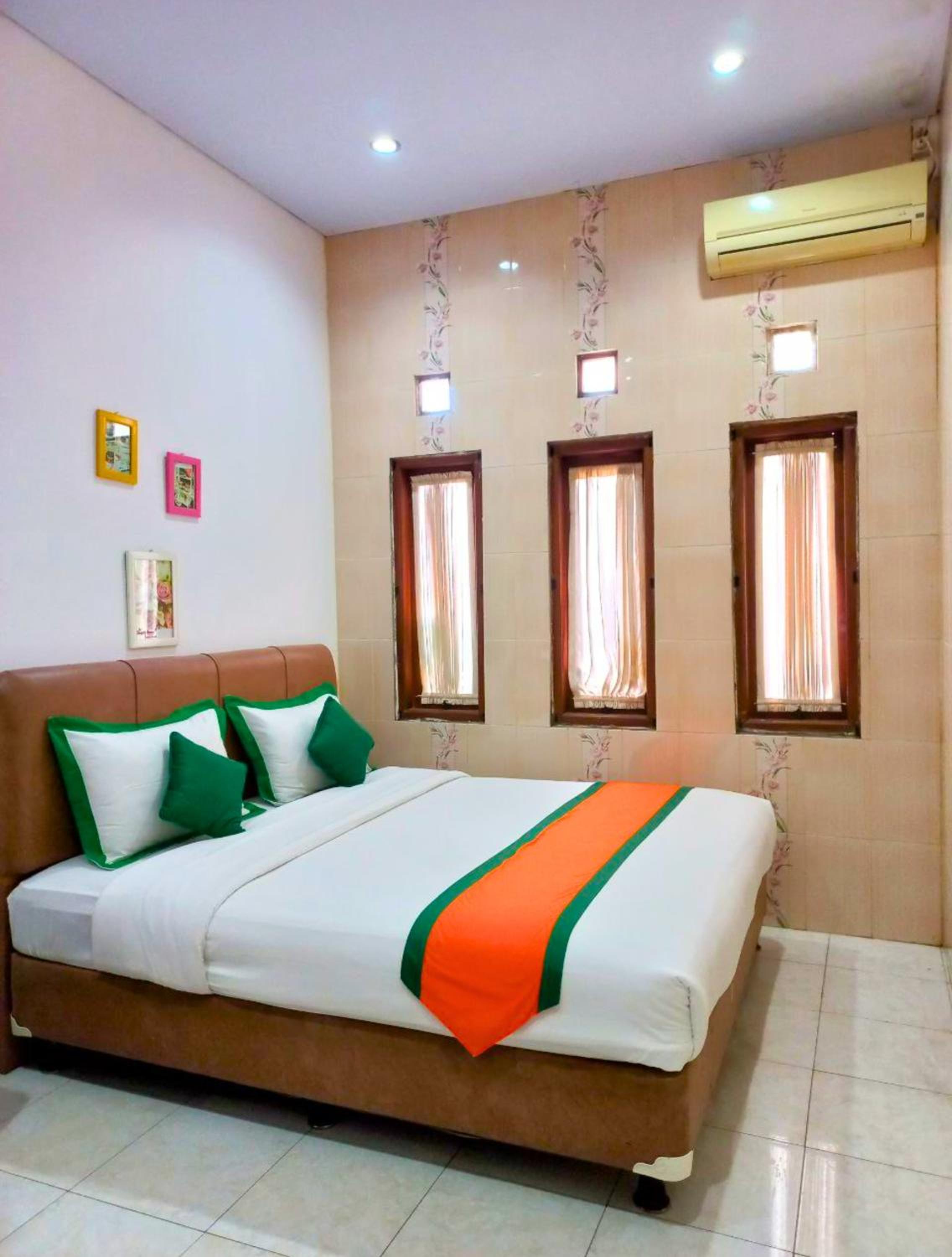 Homestay Syariah Monjali Taman Pelangi by Simply Homy view 2