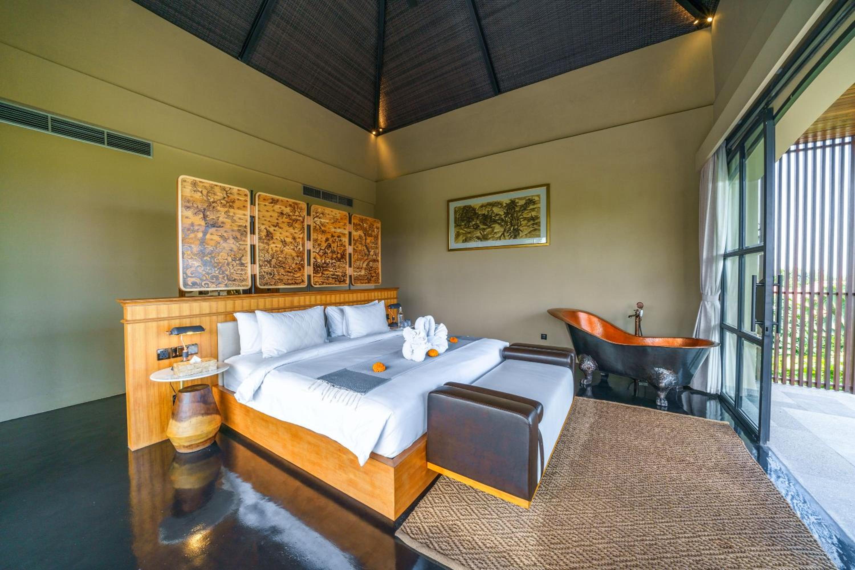 La Boheme Mansion - Unreal 8BR Mansion with 25m Pool, Gym, Home Cinema view 2