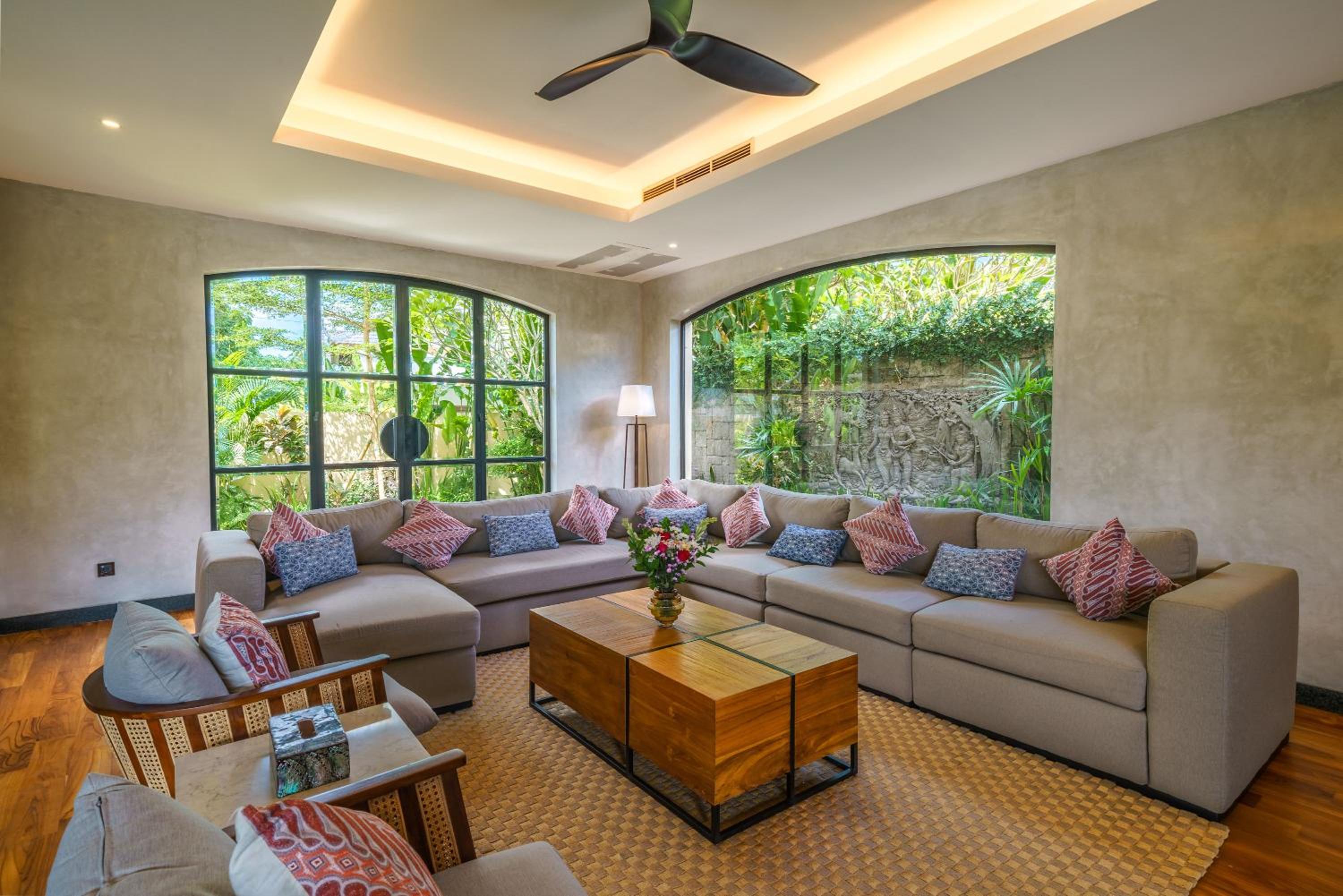 La Boheme Mansion - Unreal 8BR Mansion with 25m Pool, Gym, Home Cinema view 4