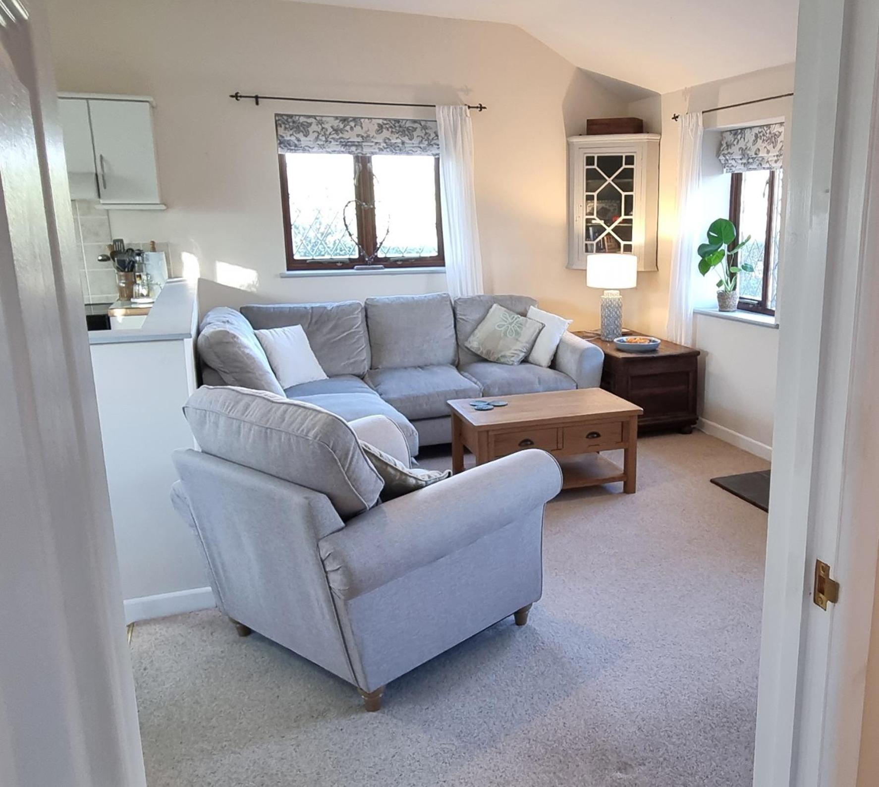 Lovely Little Garden Cottage, Tamar Valley, Cornwall