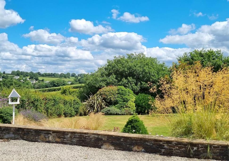 Lovely Little Garden Cottage, Tamar Valley, Cornwall