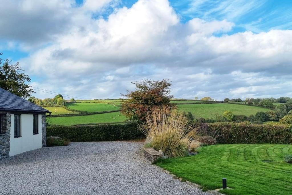 Lovely Little Garden Cottage, Tamar Valley, Cornwall