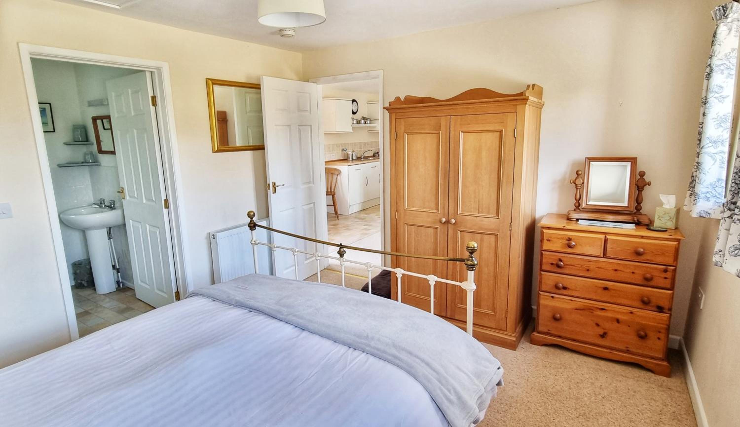 Lovely Little Garden Cottage, Tamar Valley, Cornwall
