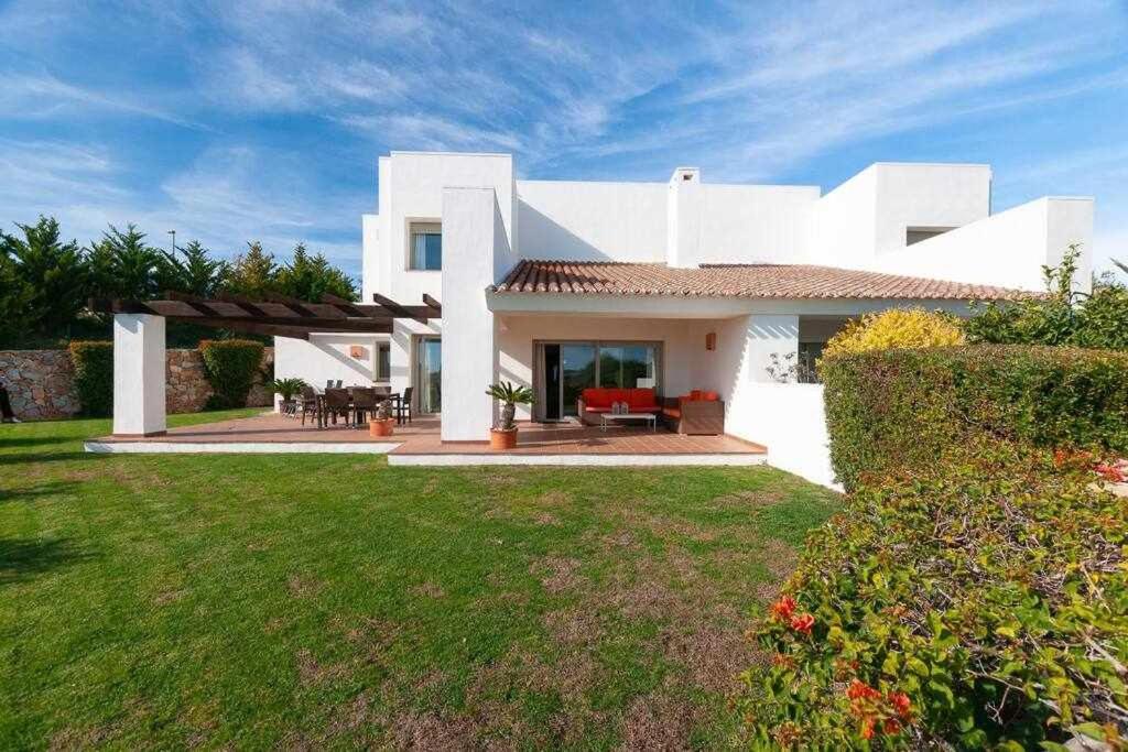 Villa de lujo en las Colinas Golf & Country Club view 3