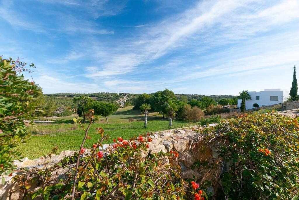 Villa de lujo en las Colinas Golf & Country Club view 4