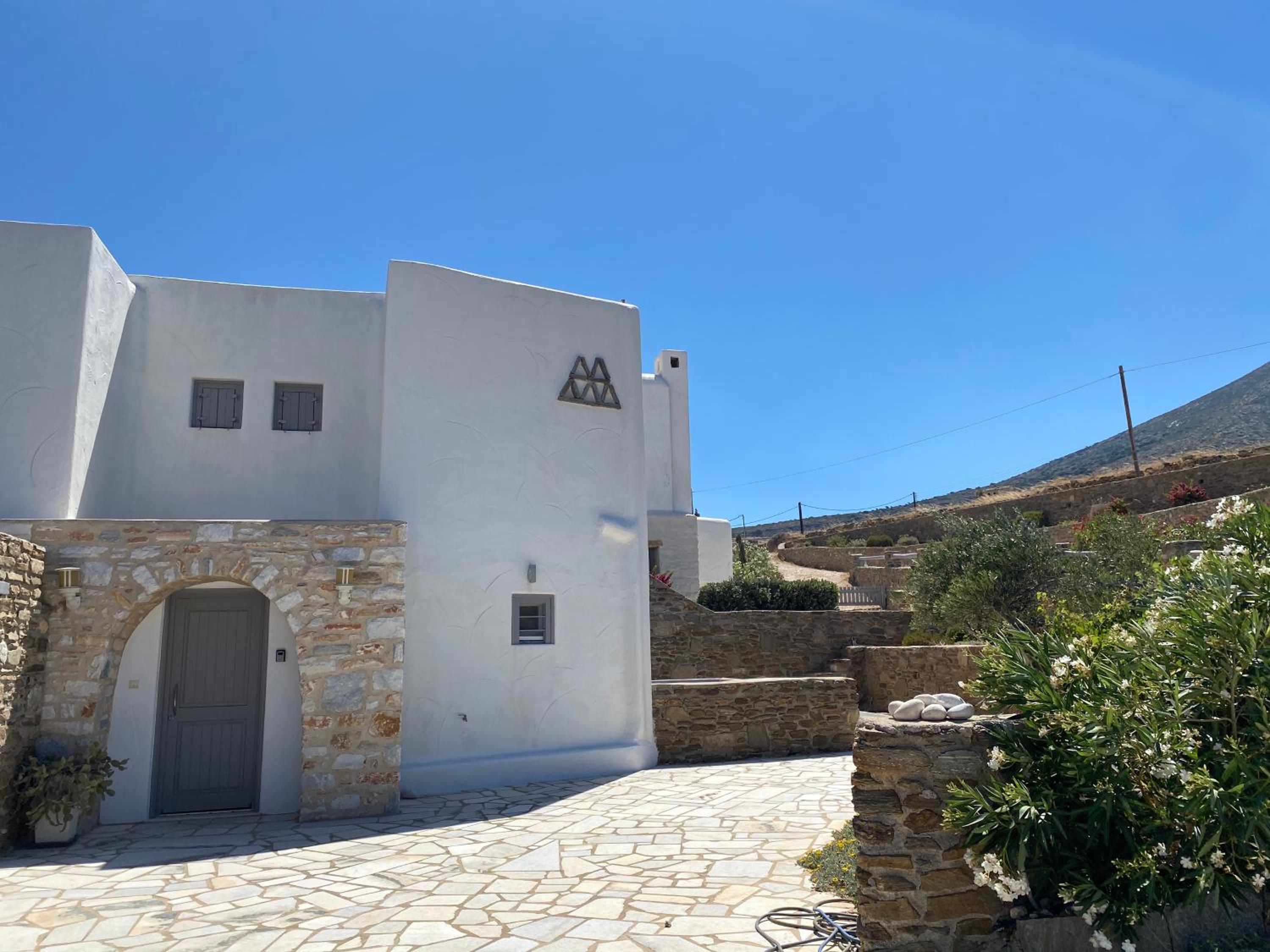 Immaculate Villa & Pool in Paros - Sleeps 10 photo 1