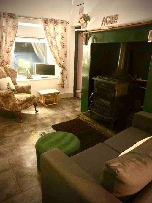 Mary Grays Hideaway 2 Bedroom Irish Cottage with Hot Tub view 4
