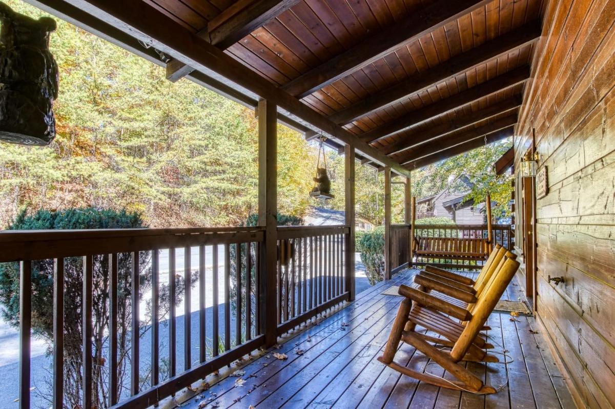 ER256 - Smoky Mountain Top cabin view 4