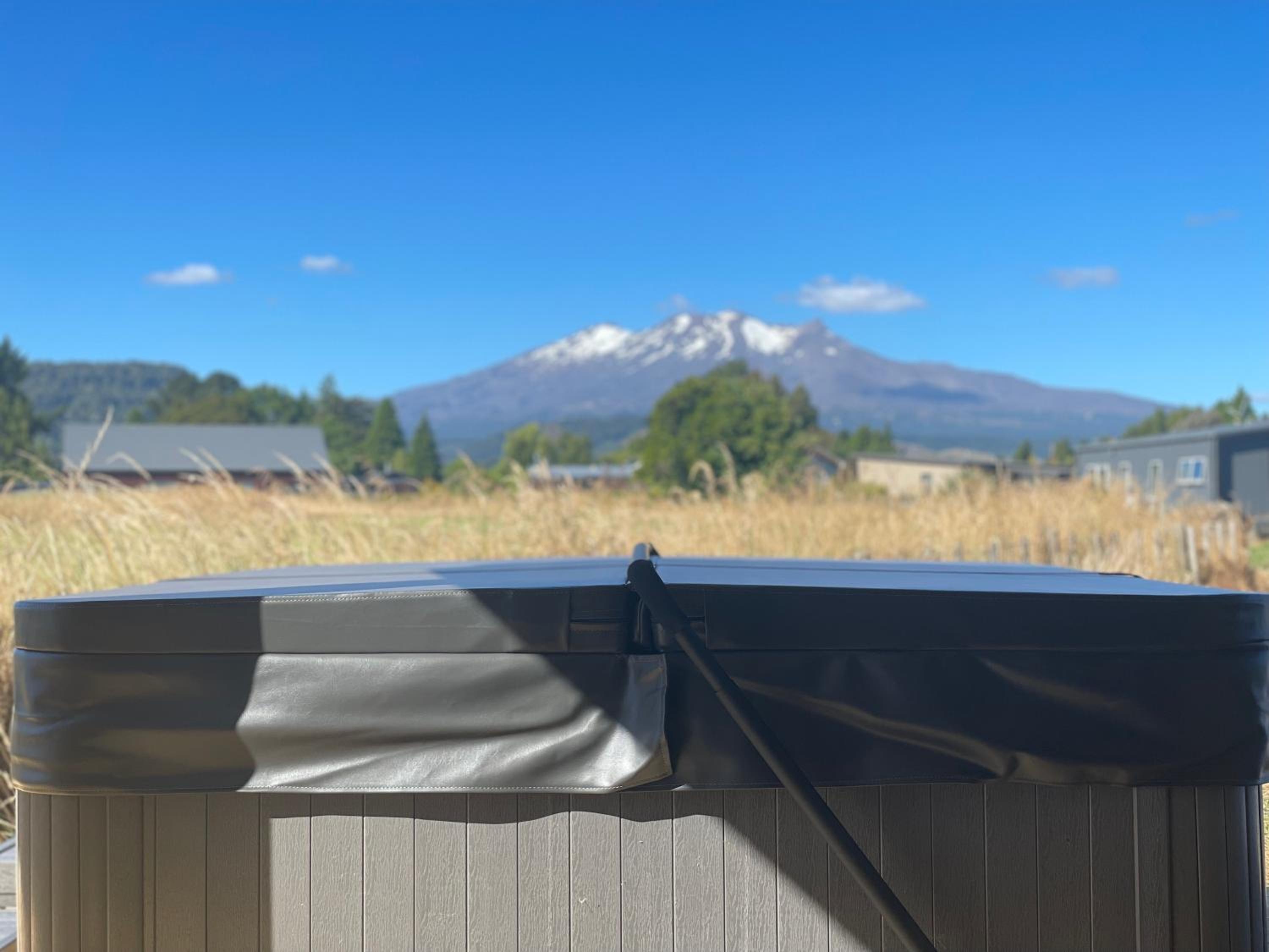 5 Bedroom, Solar on Snowmass Ohakune, Yellow Door view 3