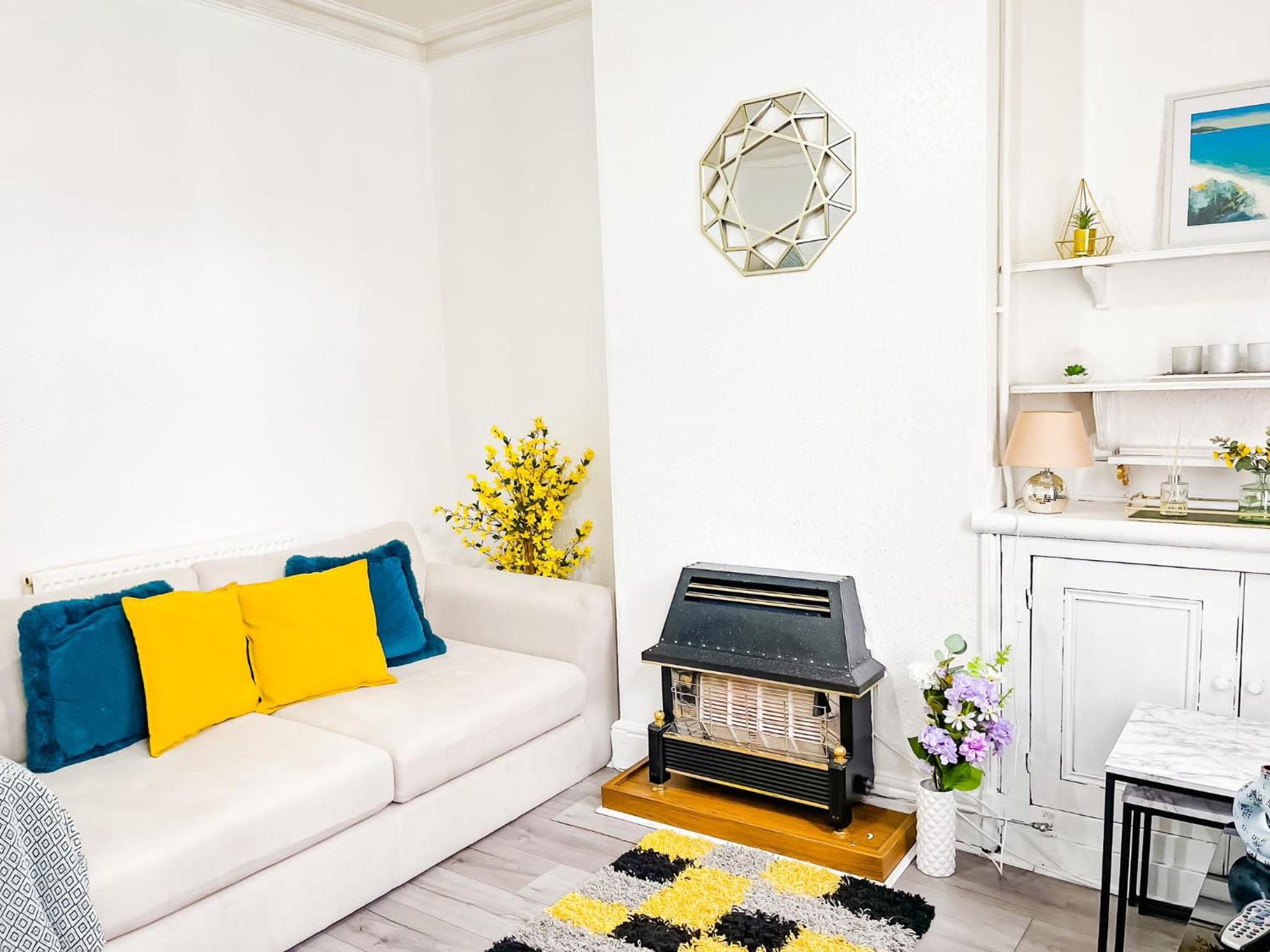 Beautiful 2 Bedroom House - Free Parking - LT House view 4
