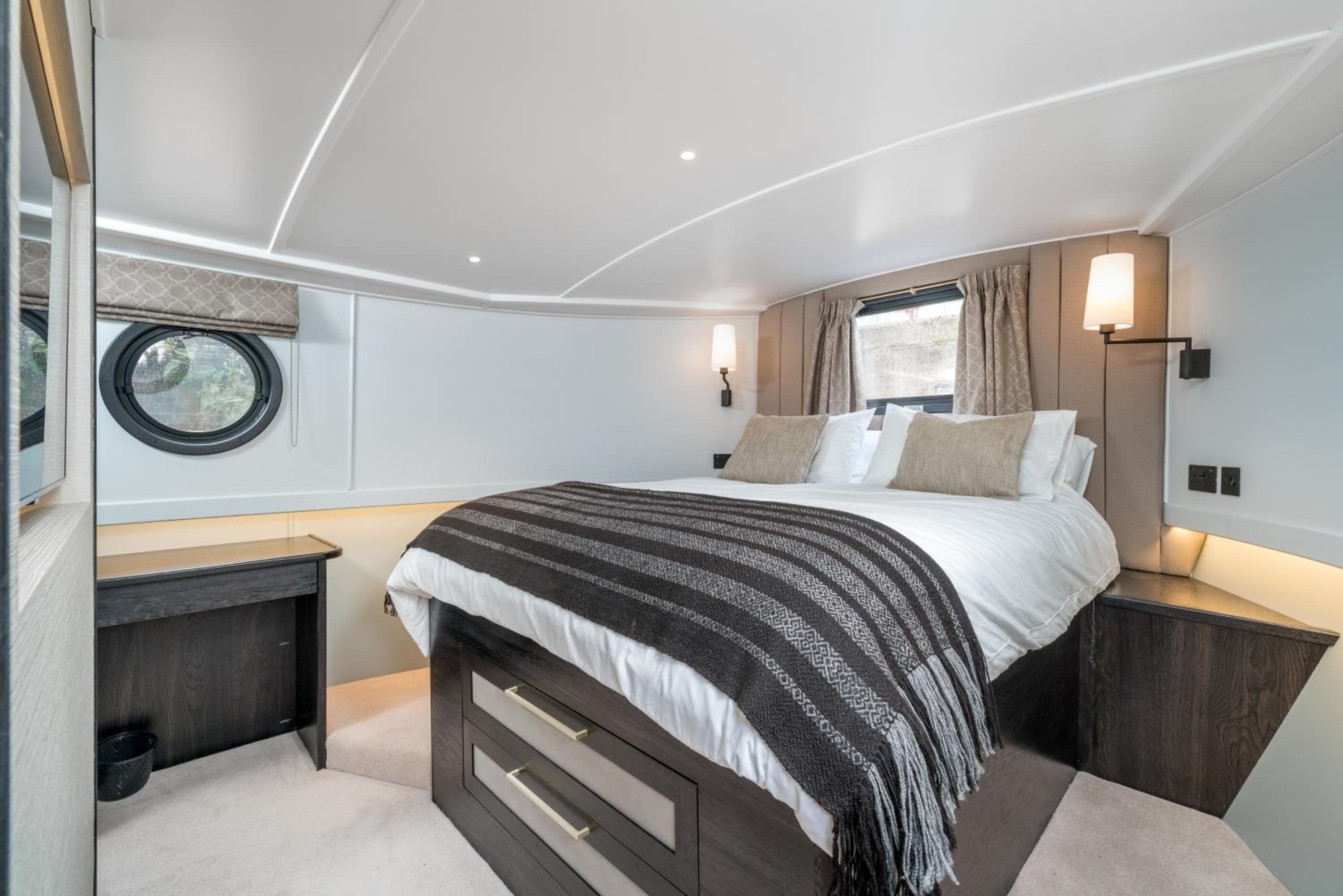 London Vacations - JOIVY Elegant houseboat near Canary Wharf - Property Image 5