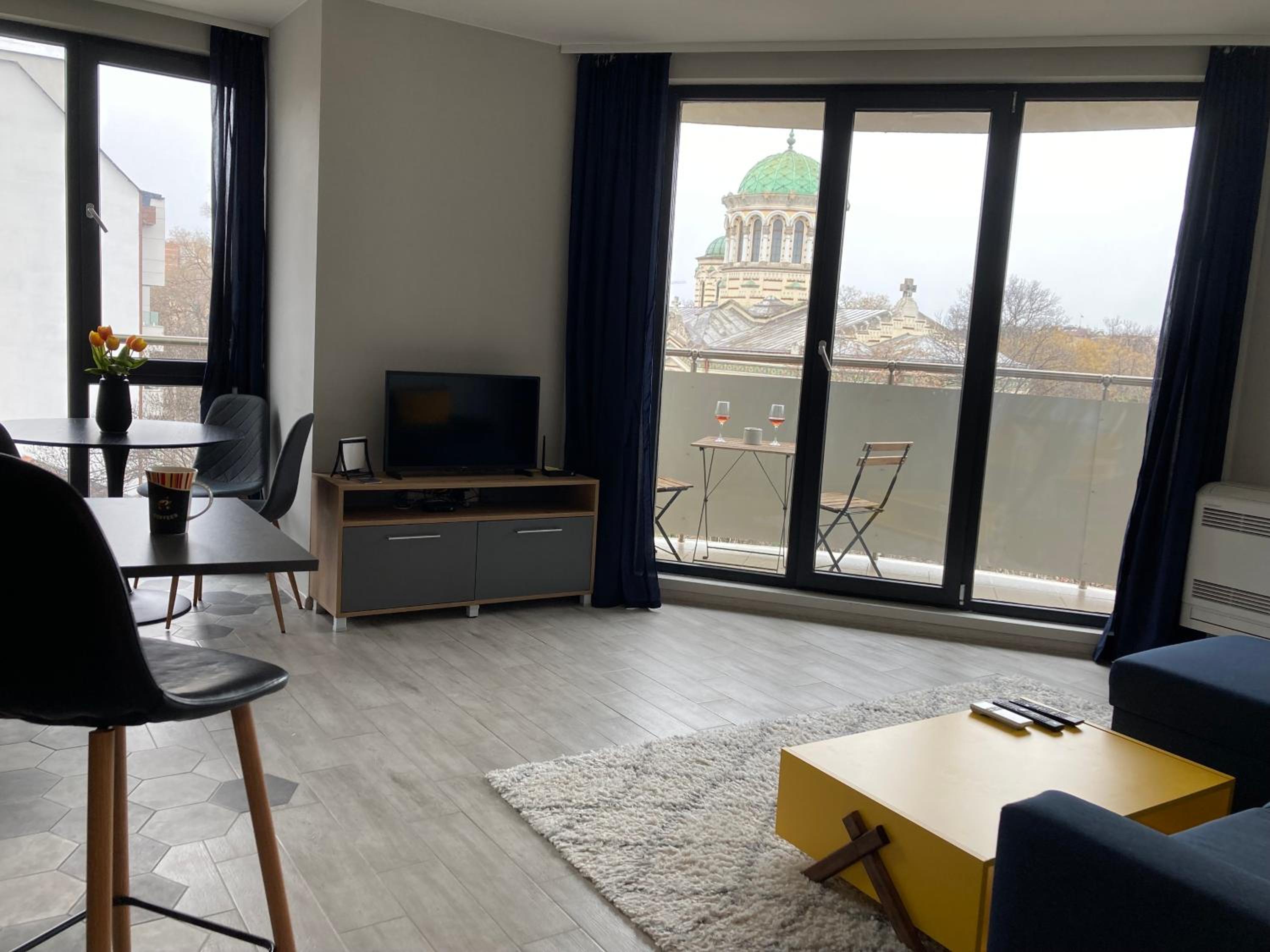 Apartment Opalchenska / Pirotska view 2