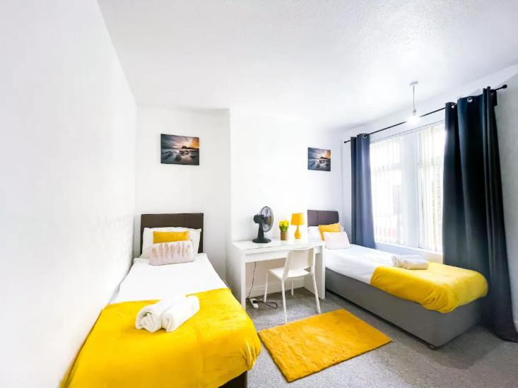 Beautiful 2 Bedroom House - Free Parking - LT House view 2