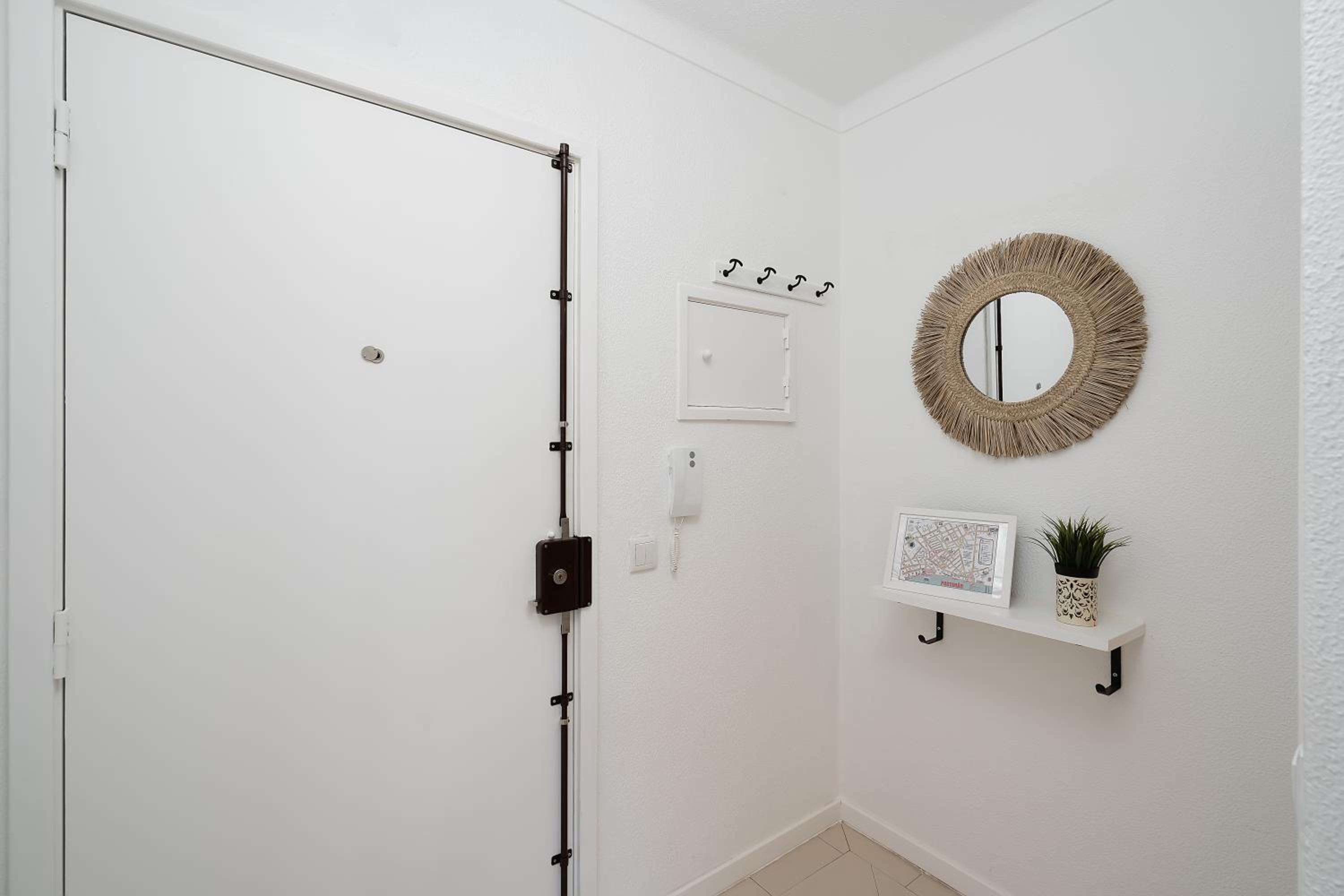 Sunny Studio W/ Balcony in Portimão by LovelyStay view 2