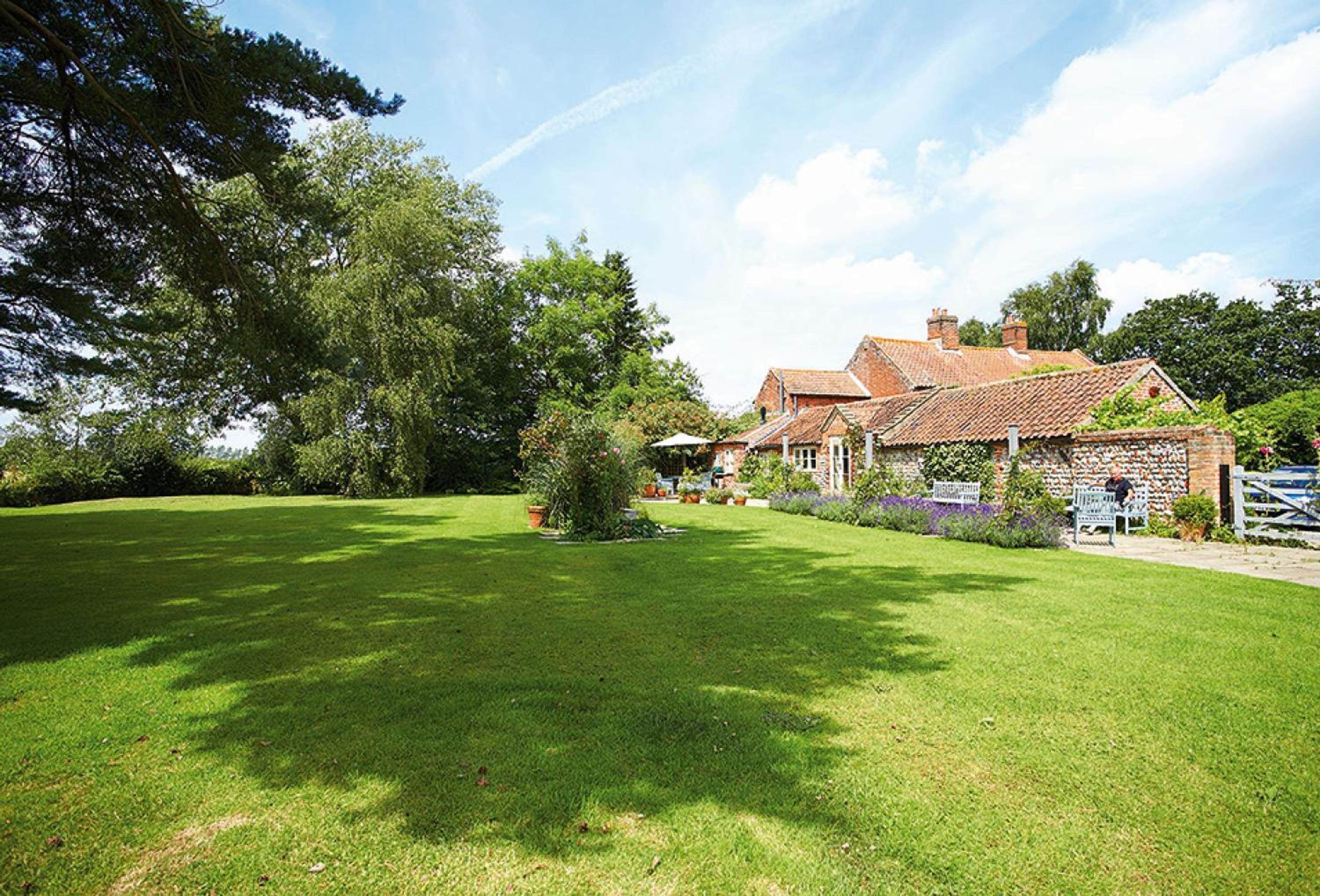 Pear Tree Cottage Norfolk view 5