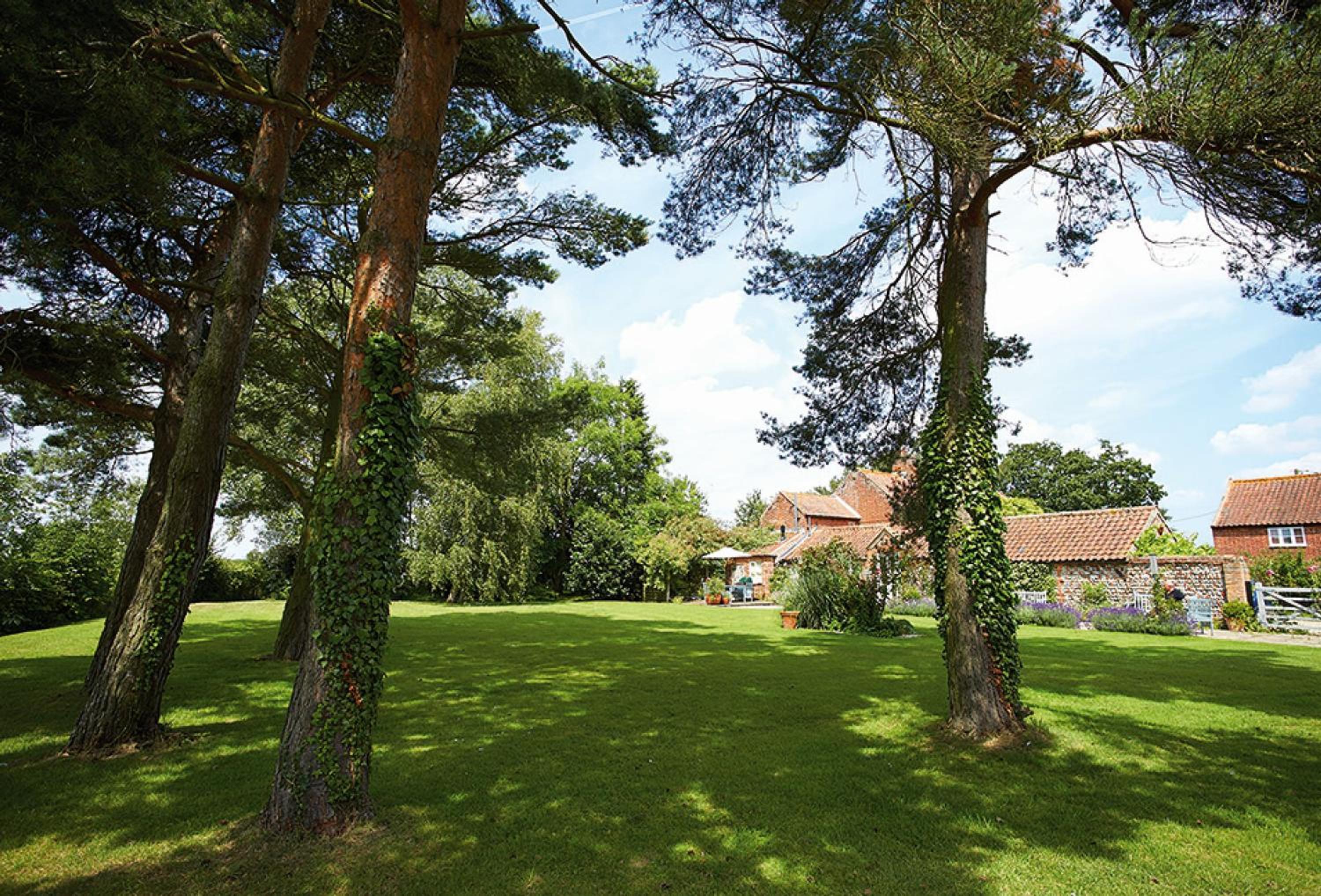 Pear Tree Cottage Norfolk view 4