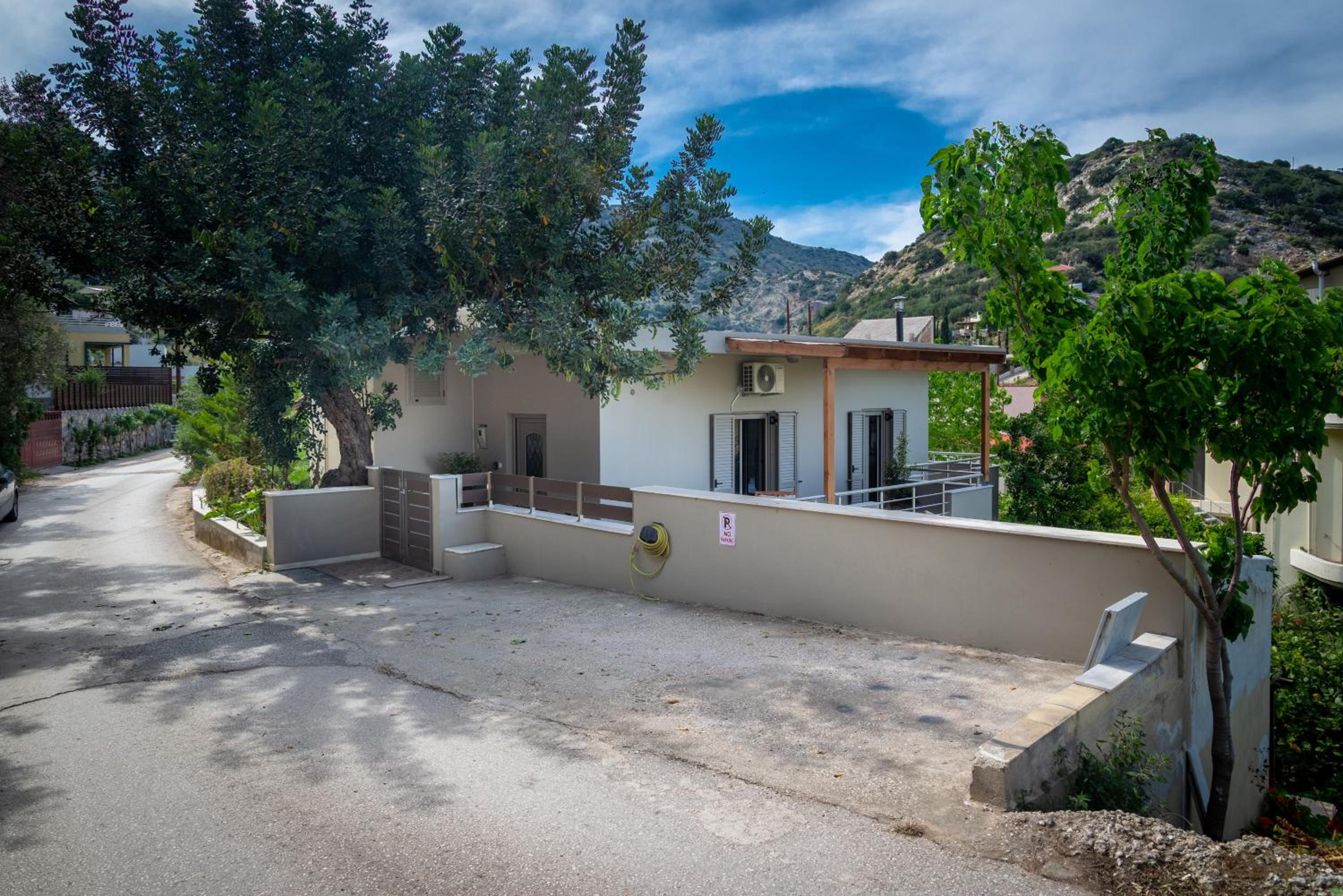 Ceronia Renovated House near the Beach