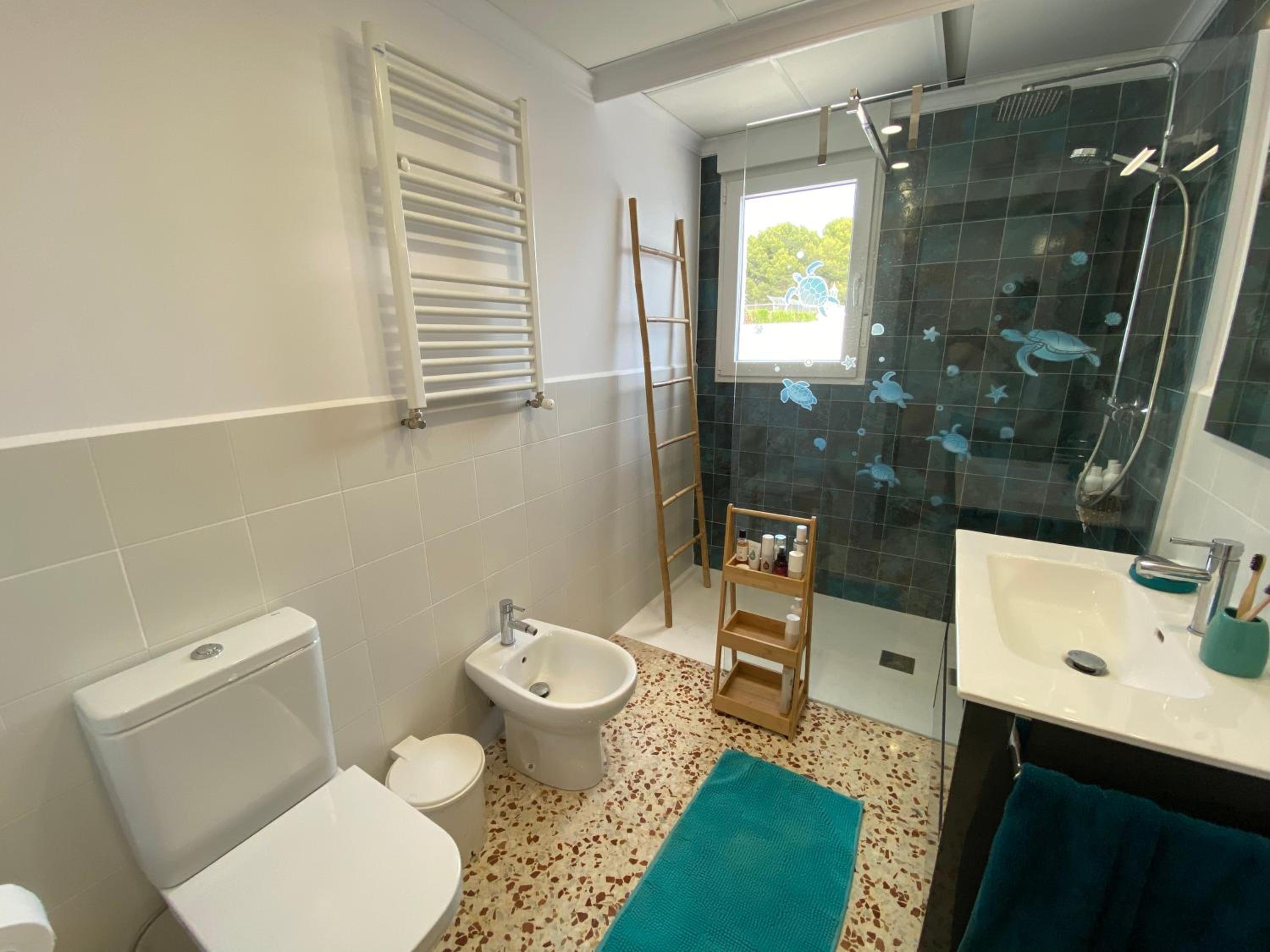 Villa con piscina, soleada, tranquila y céntrica view 2