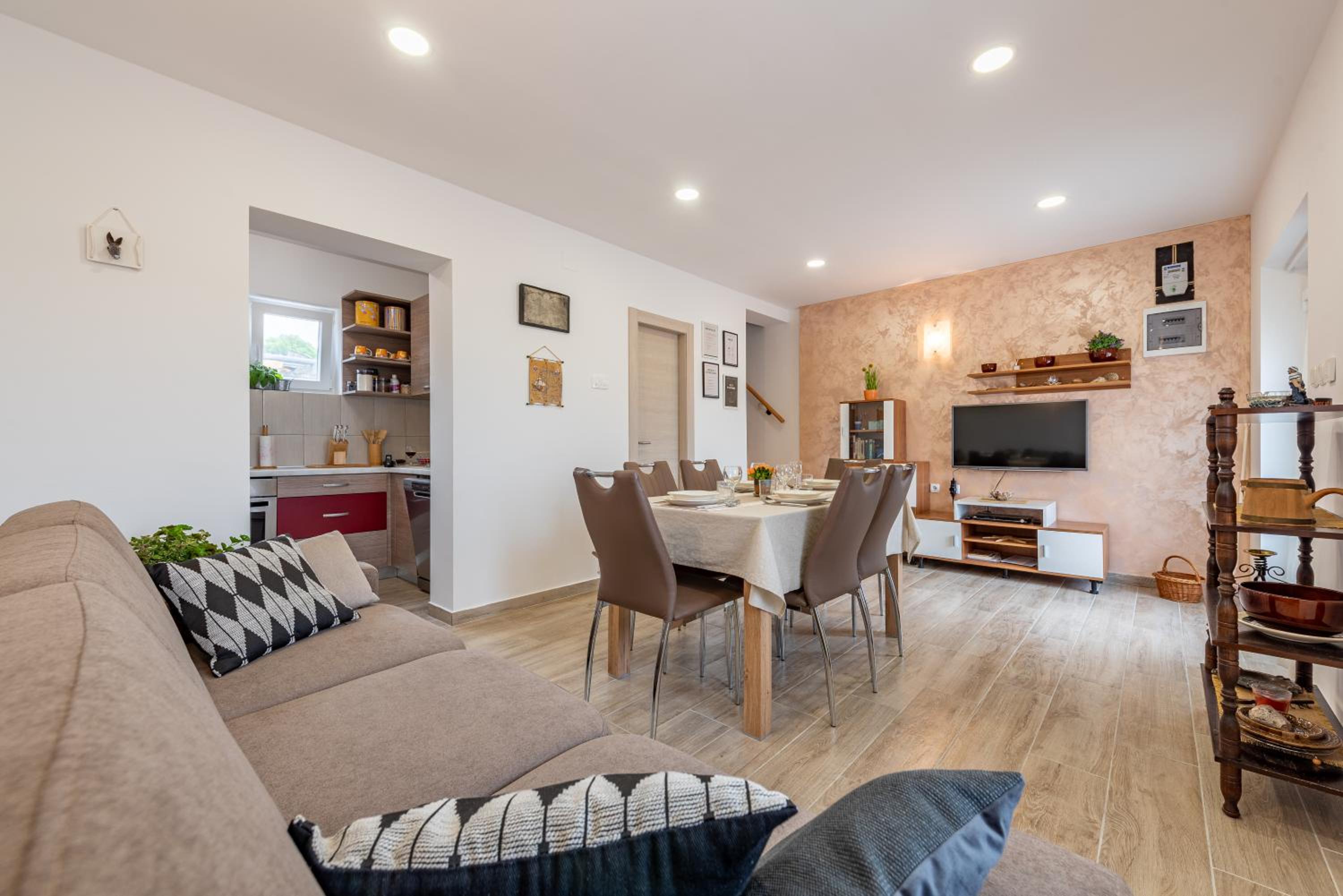 Hotel R&B Family Apartments - Image 1