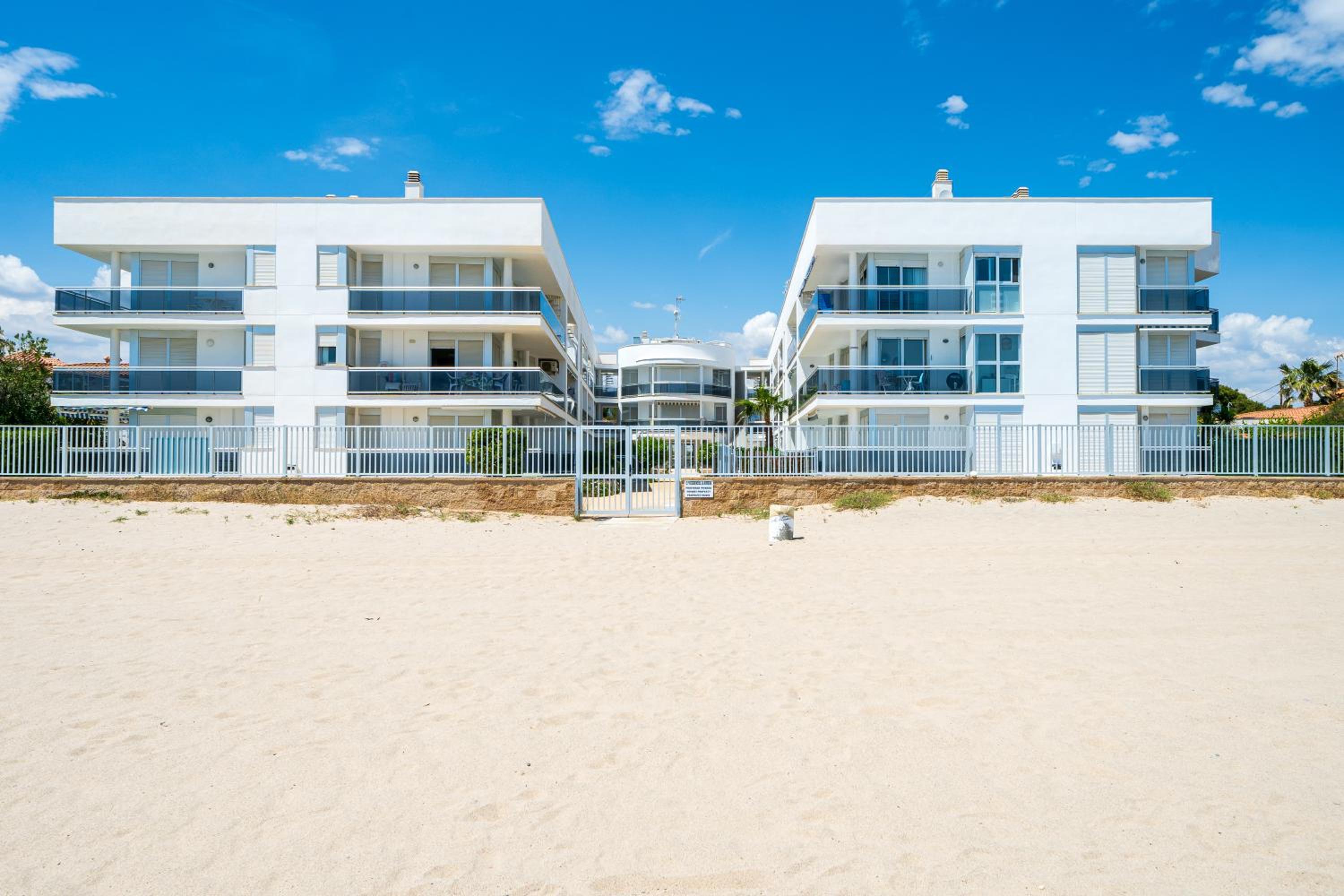 Hauzify I Apartaments Blue Riviera 2-4 view 4