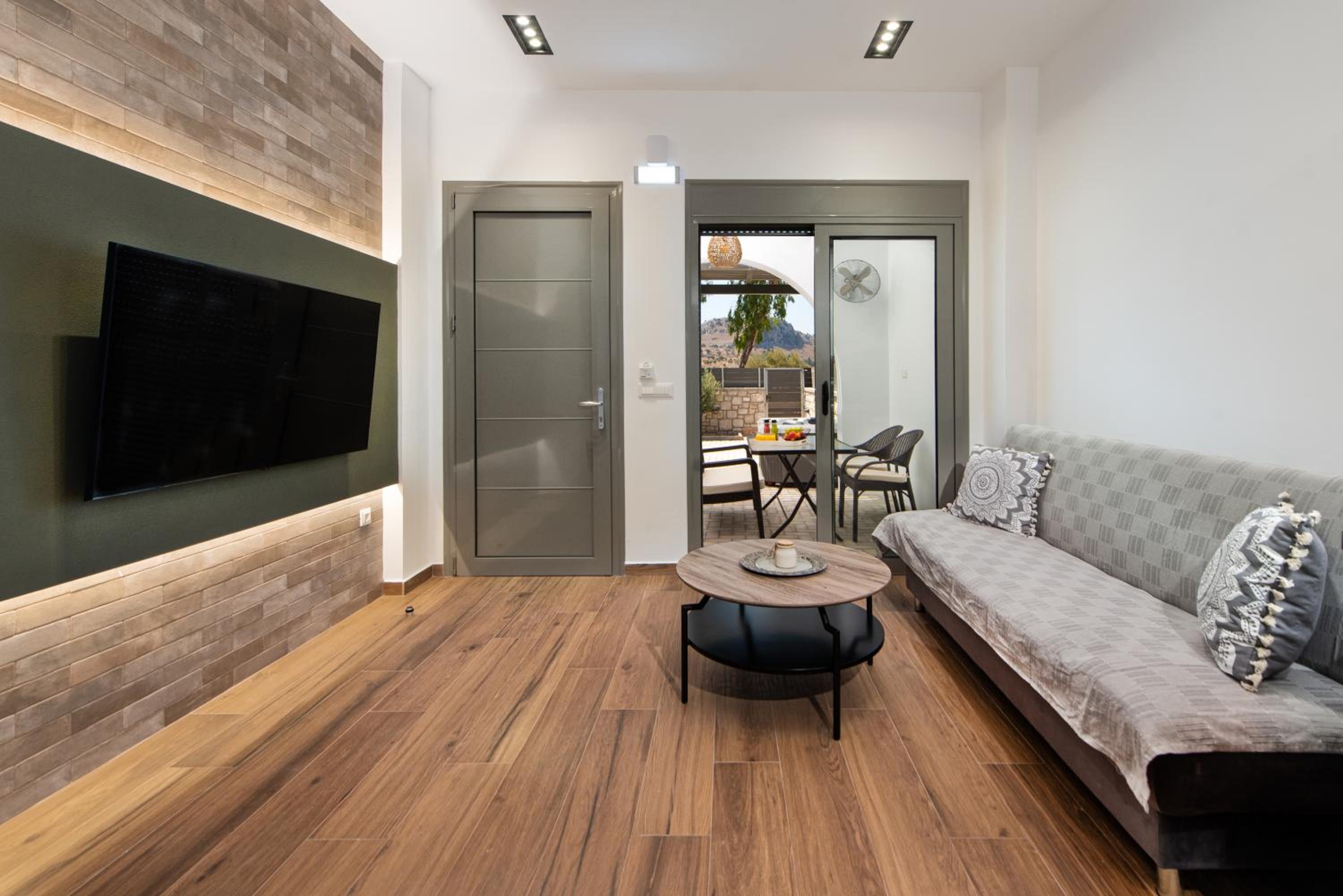 Kimia Luxury Apartments view 5