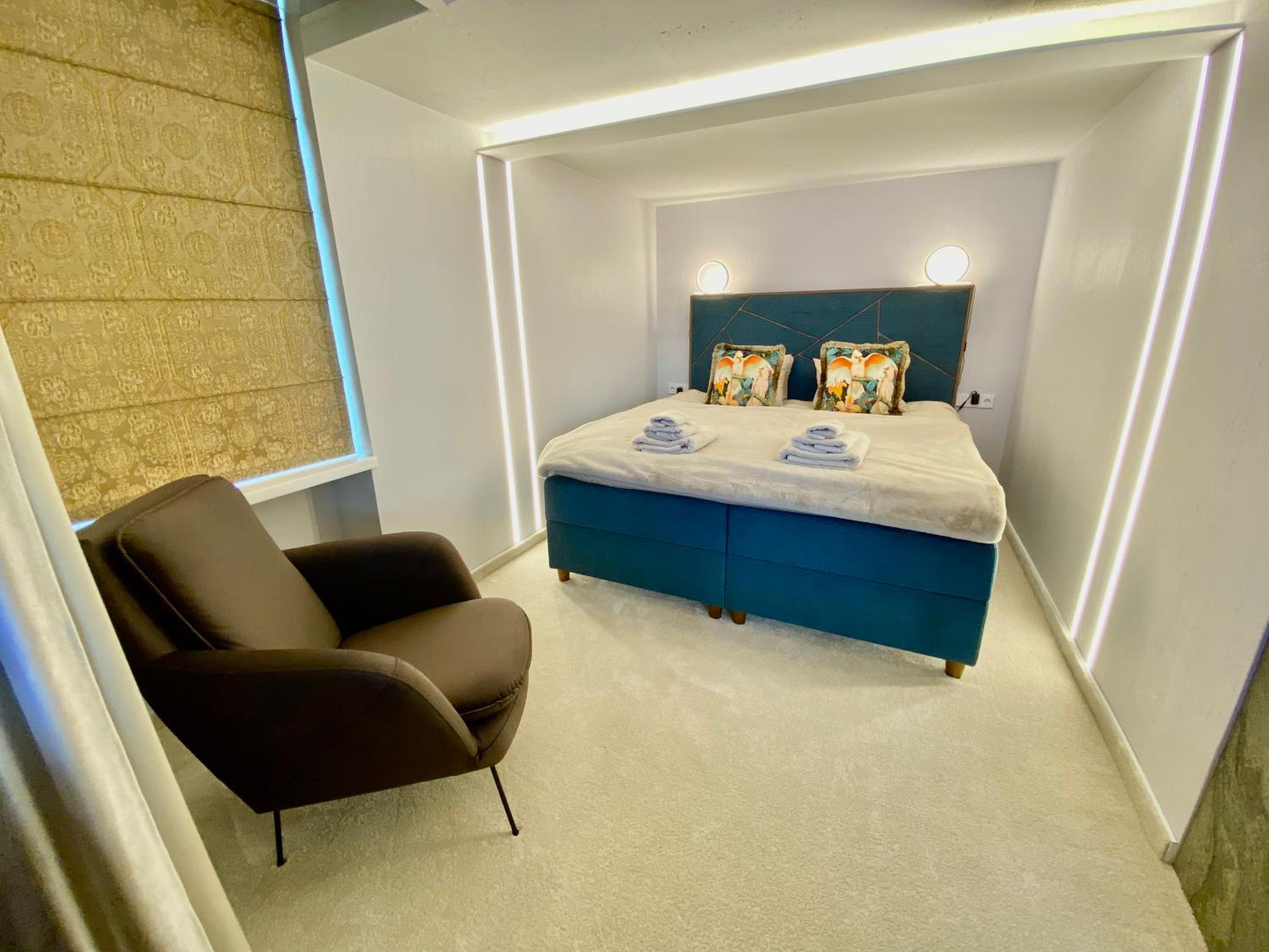 Luxury Queen V apartment with Jacuzzi view 4