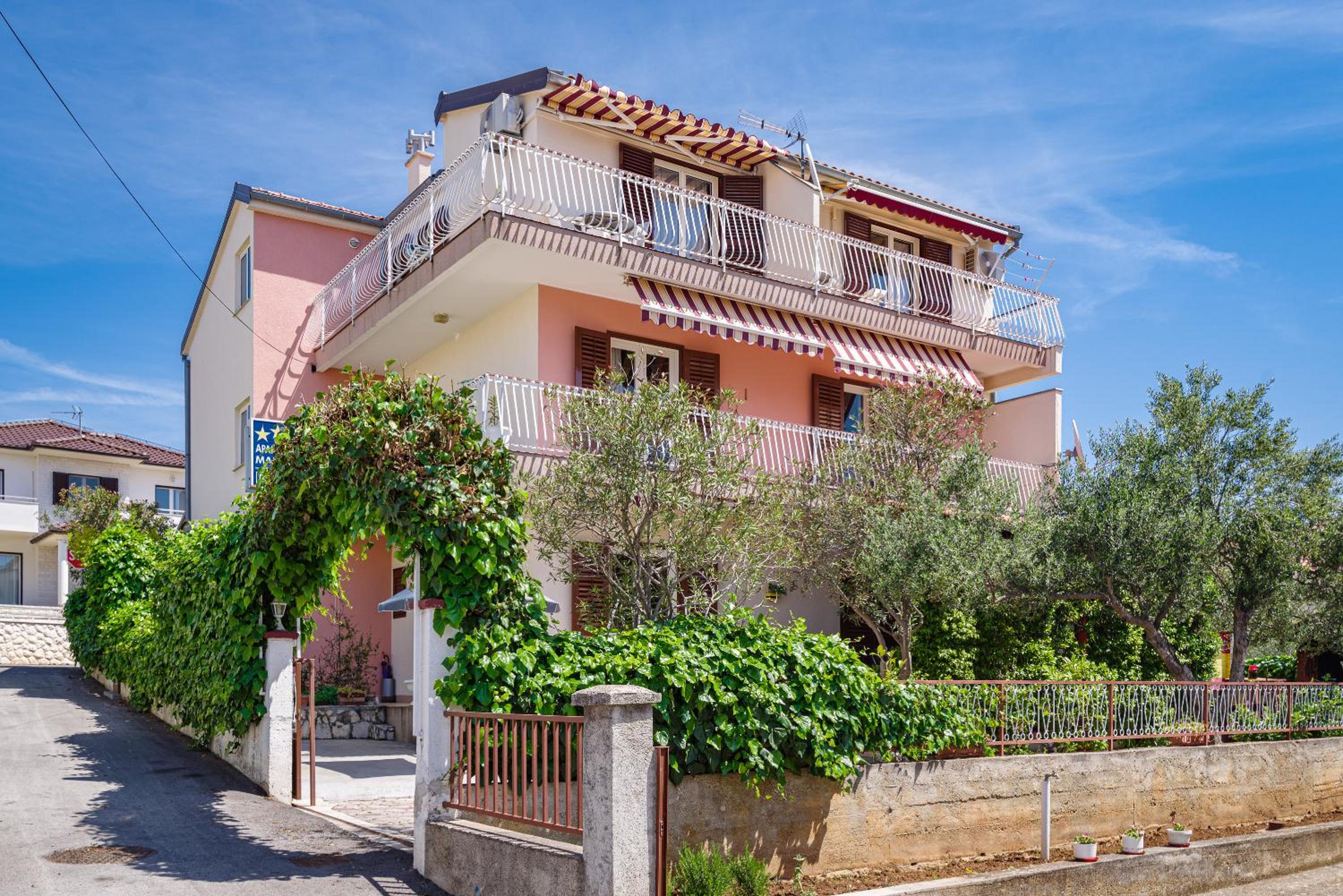 Apartments Maretic Brodarica Center view 3