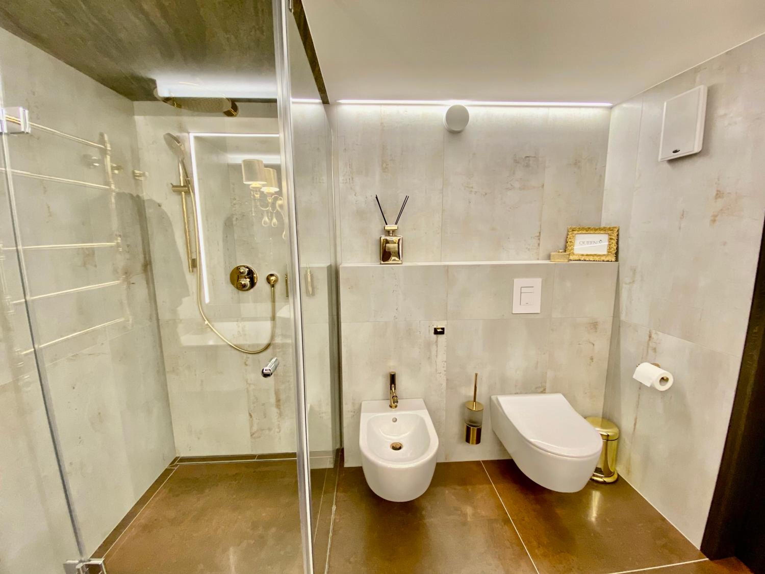 Luxury Queen V apartment with Jacuzzi view 3