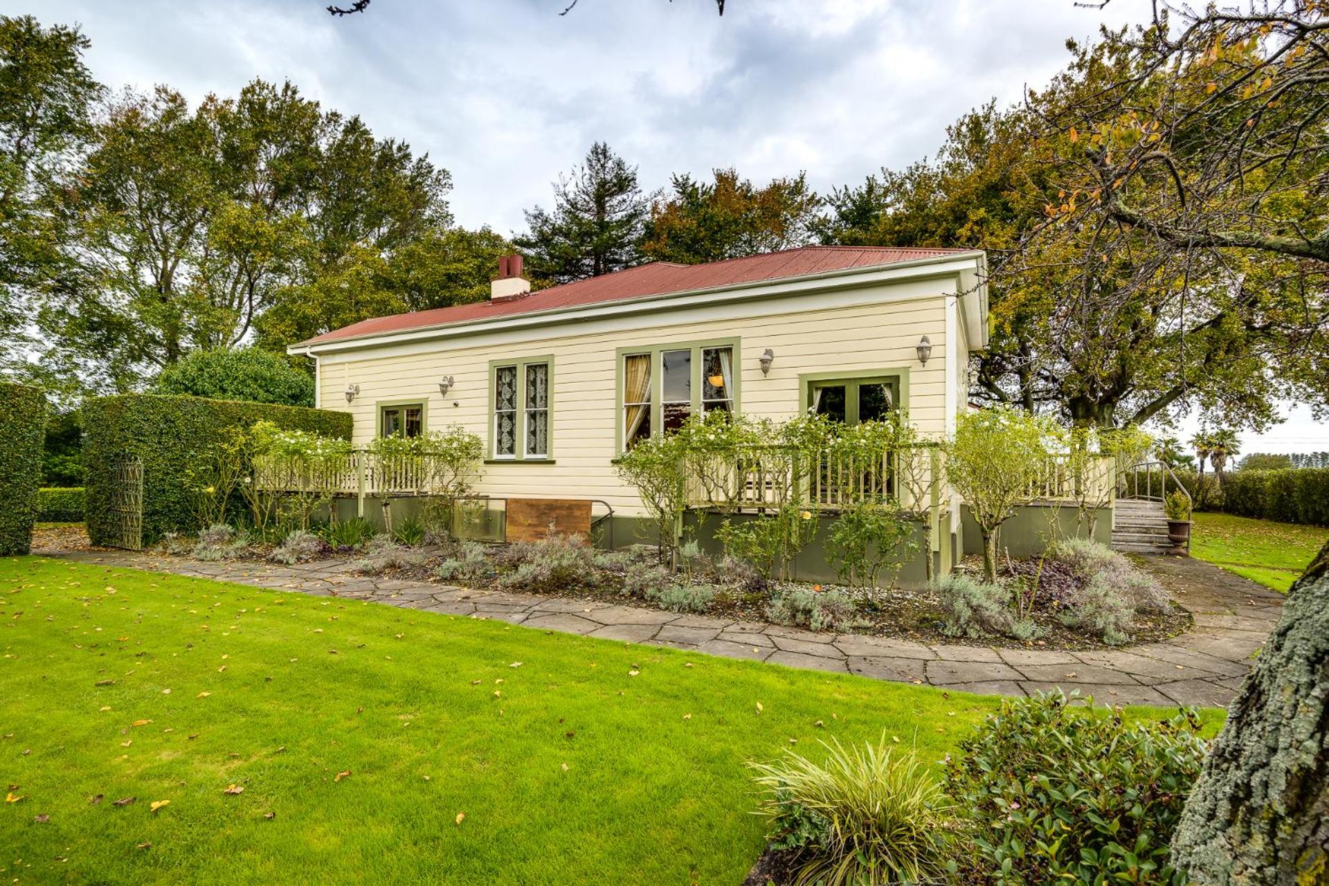 The Old Church Villa - Napier Holiday Home