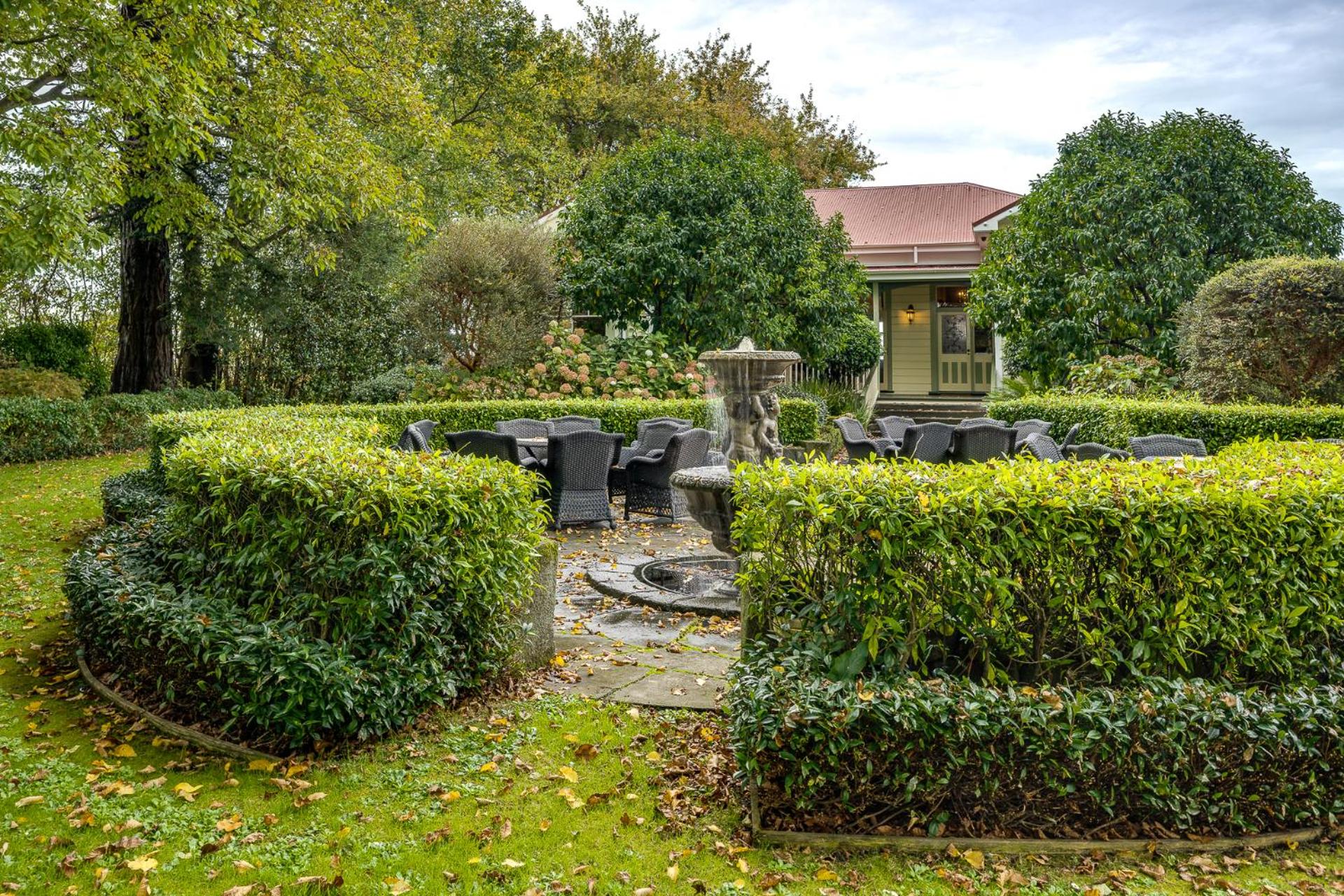 The Old Church Villa - Napier Holiday Home